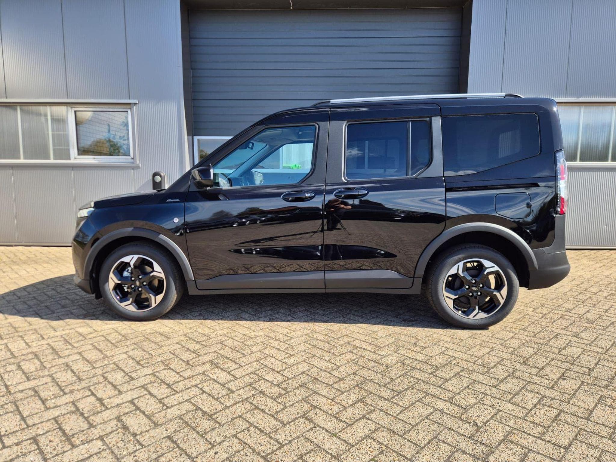 Ford Tourneo Active (2026) - Photo 2