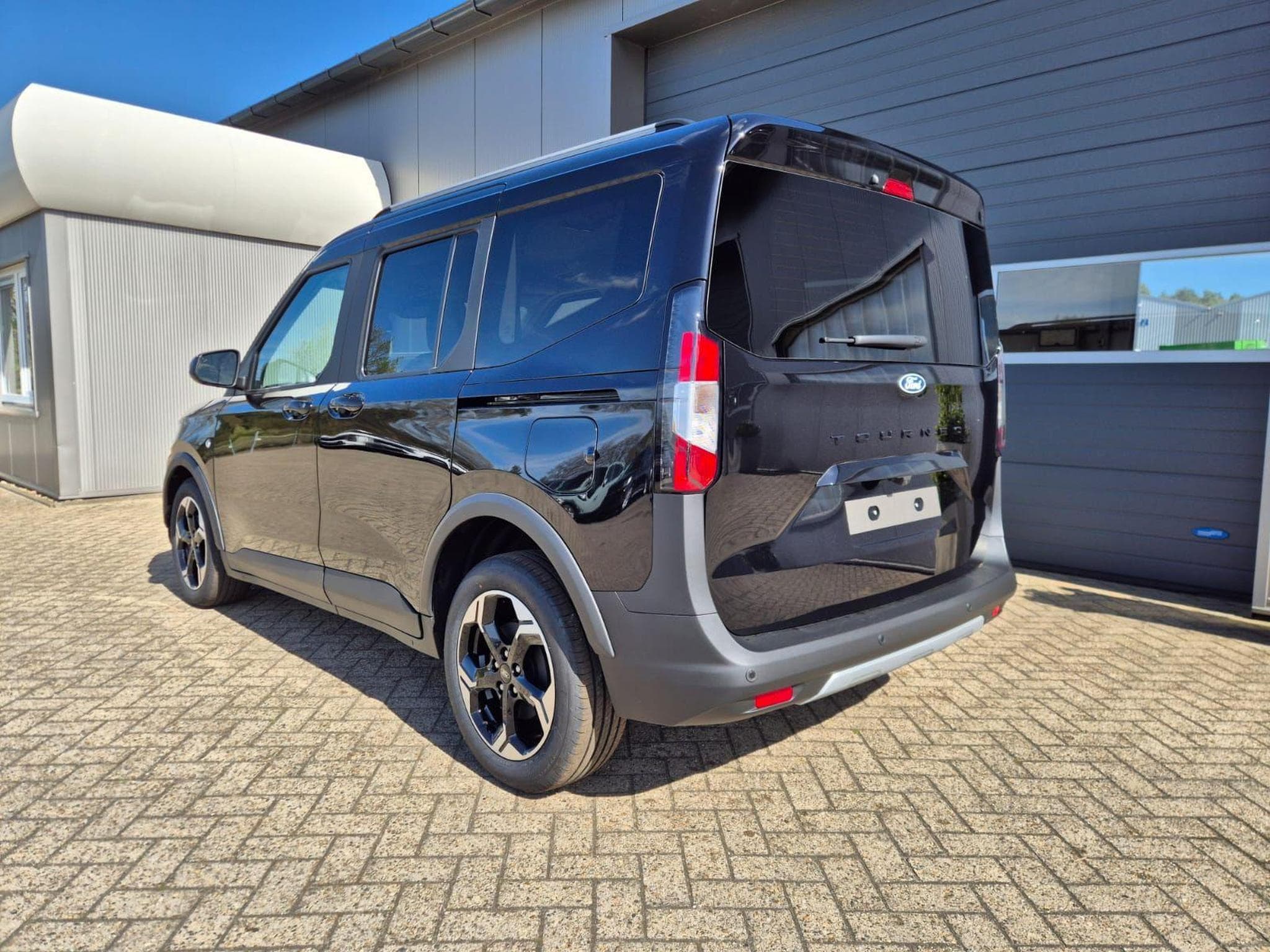 Ford Tourneo Active (2026) - Photo 3