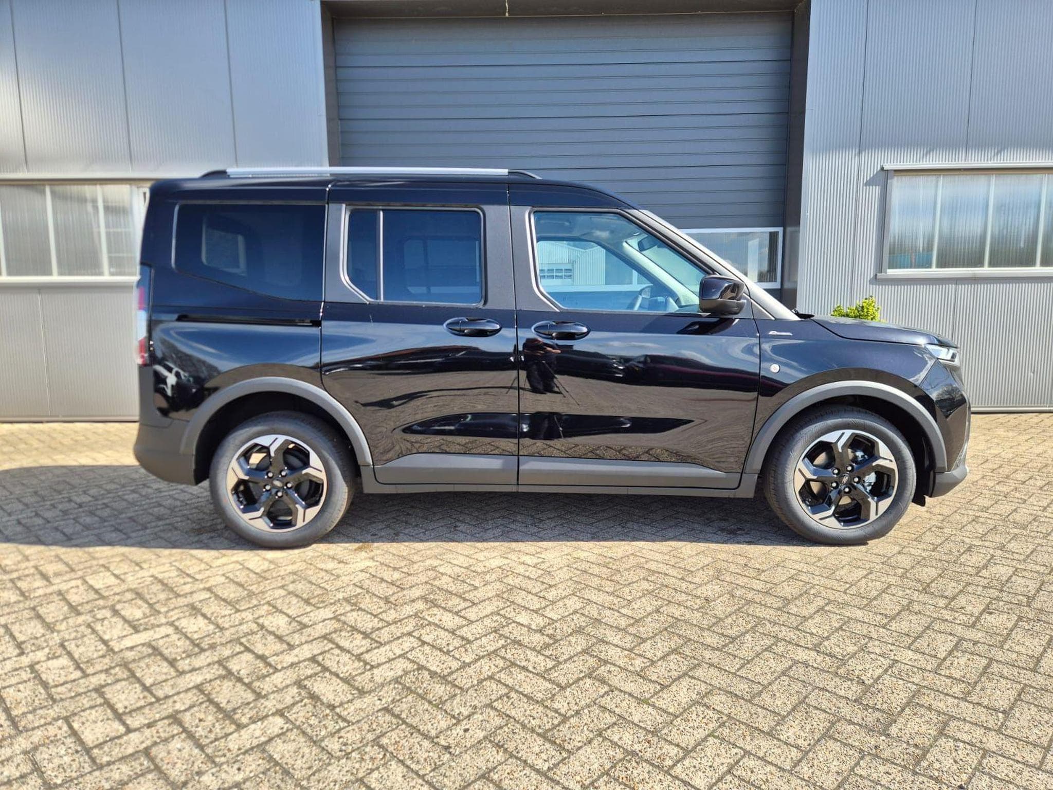 Ford Tourneo Active (2026) - Photo 6