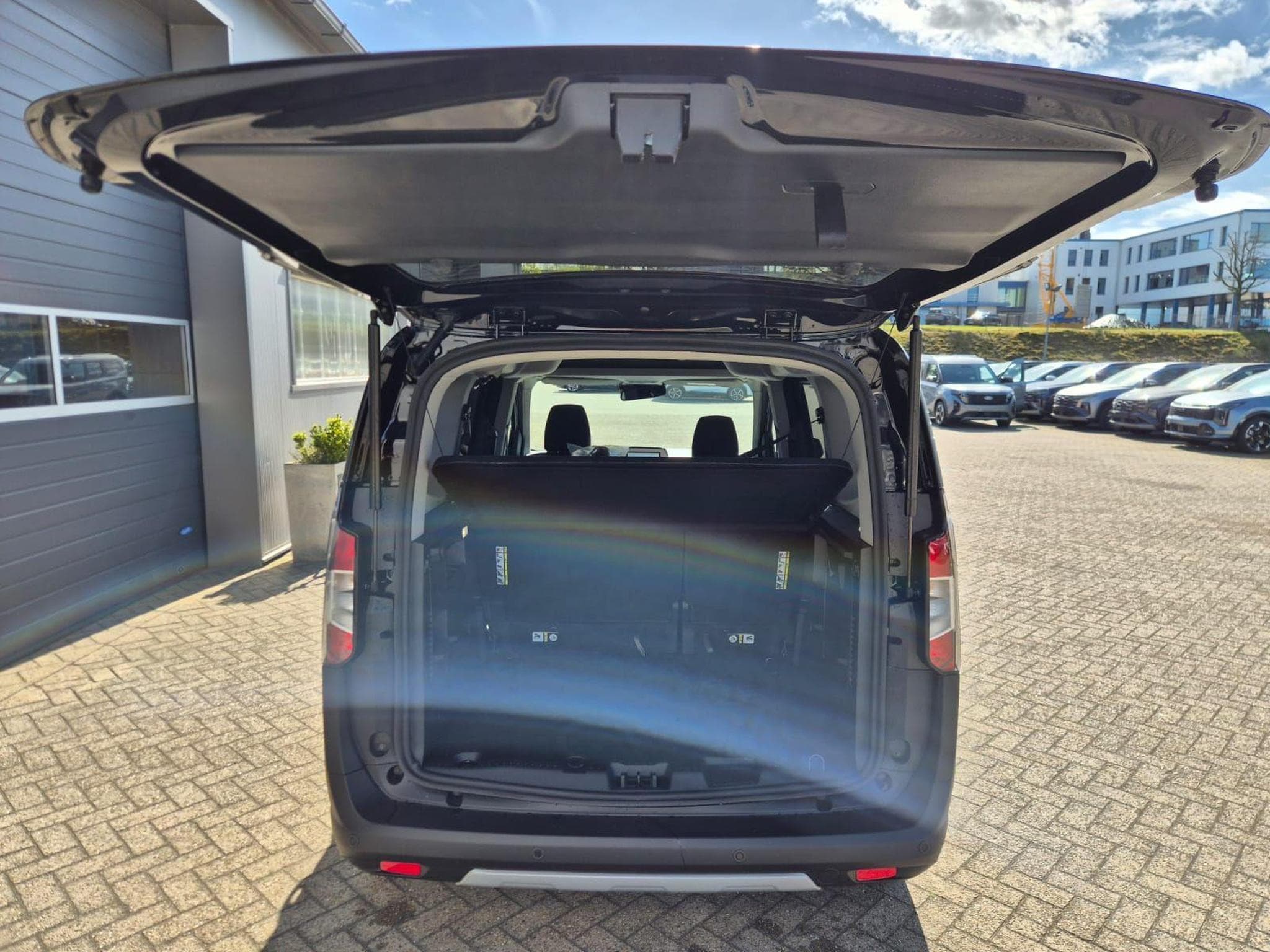Ford Tourneo Active (2026) - Photo 9