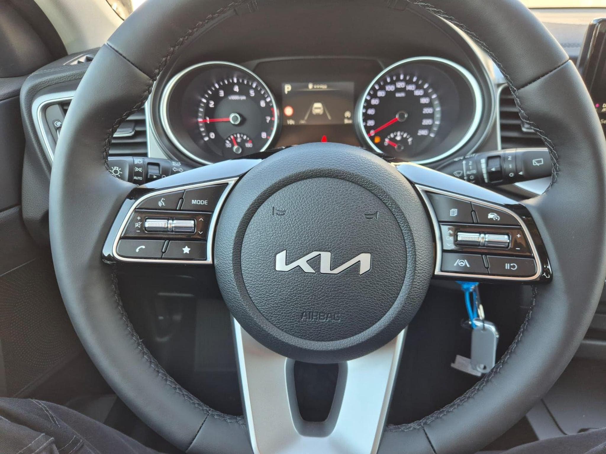 Kia Xceed Standard (2026) - Photo 15