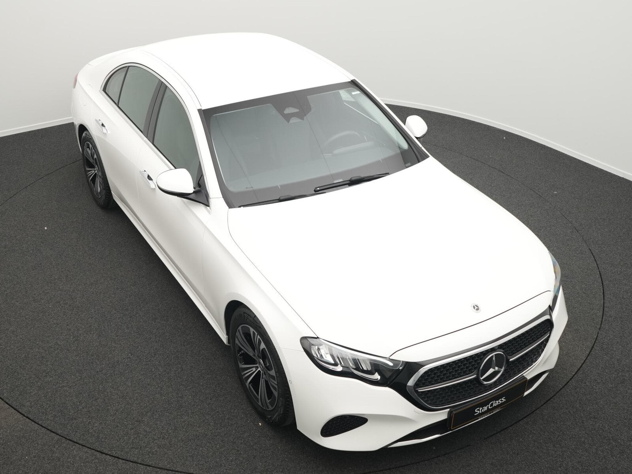 Mercedes E 200 Avantgarde LED+Kamera+Totw+MBUX (2025) - Photo 10