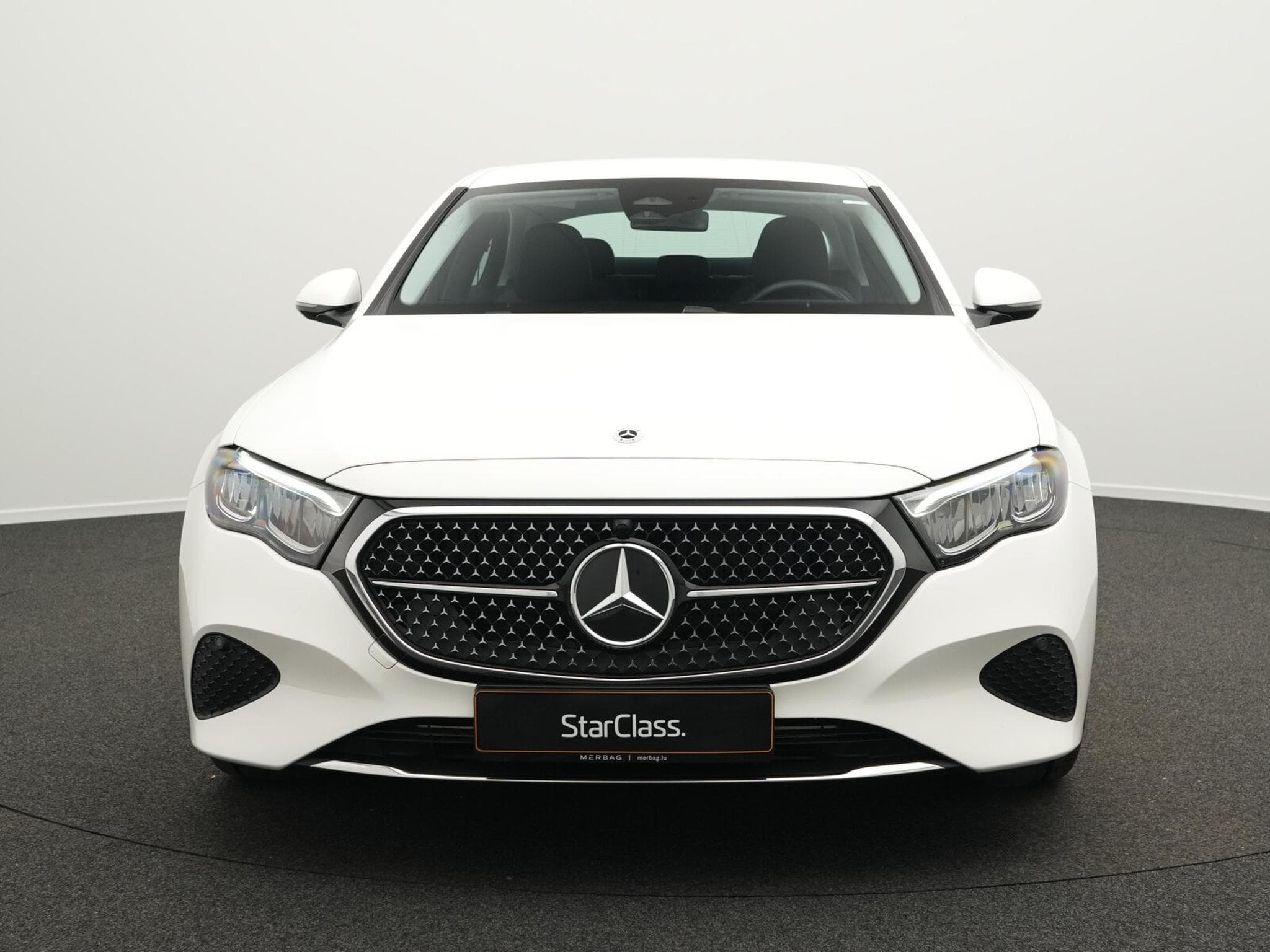 Mercedes E 200 Avantgarde LED+Kamera+Totw+MBUX (2025) - Photo 2