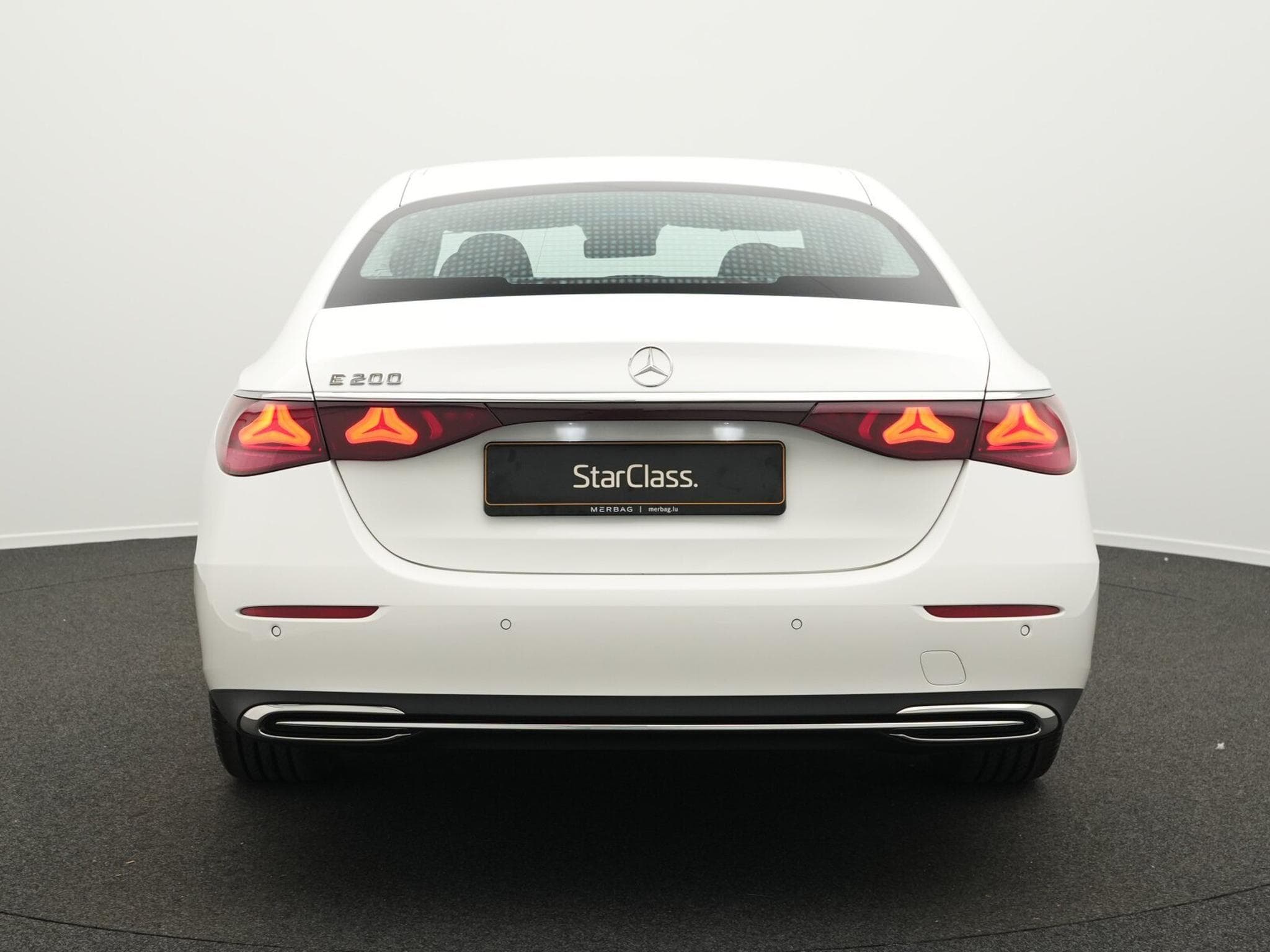 Mercedes E 200 Avantgarde LED+Kamera+Totw+MBUX (2025) - Photo 4