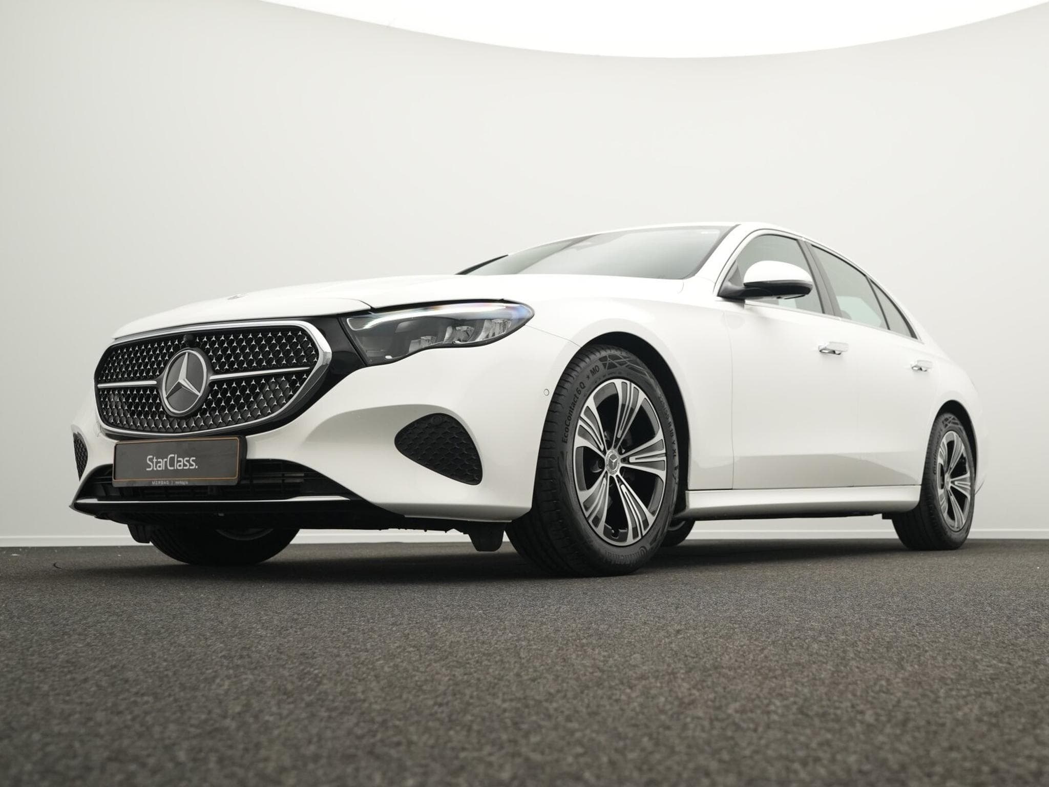 Mercedes E 200 Avantgarde LED+Kamera+Totw+MBUX (2025) - Photo 8