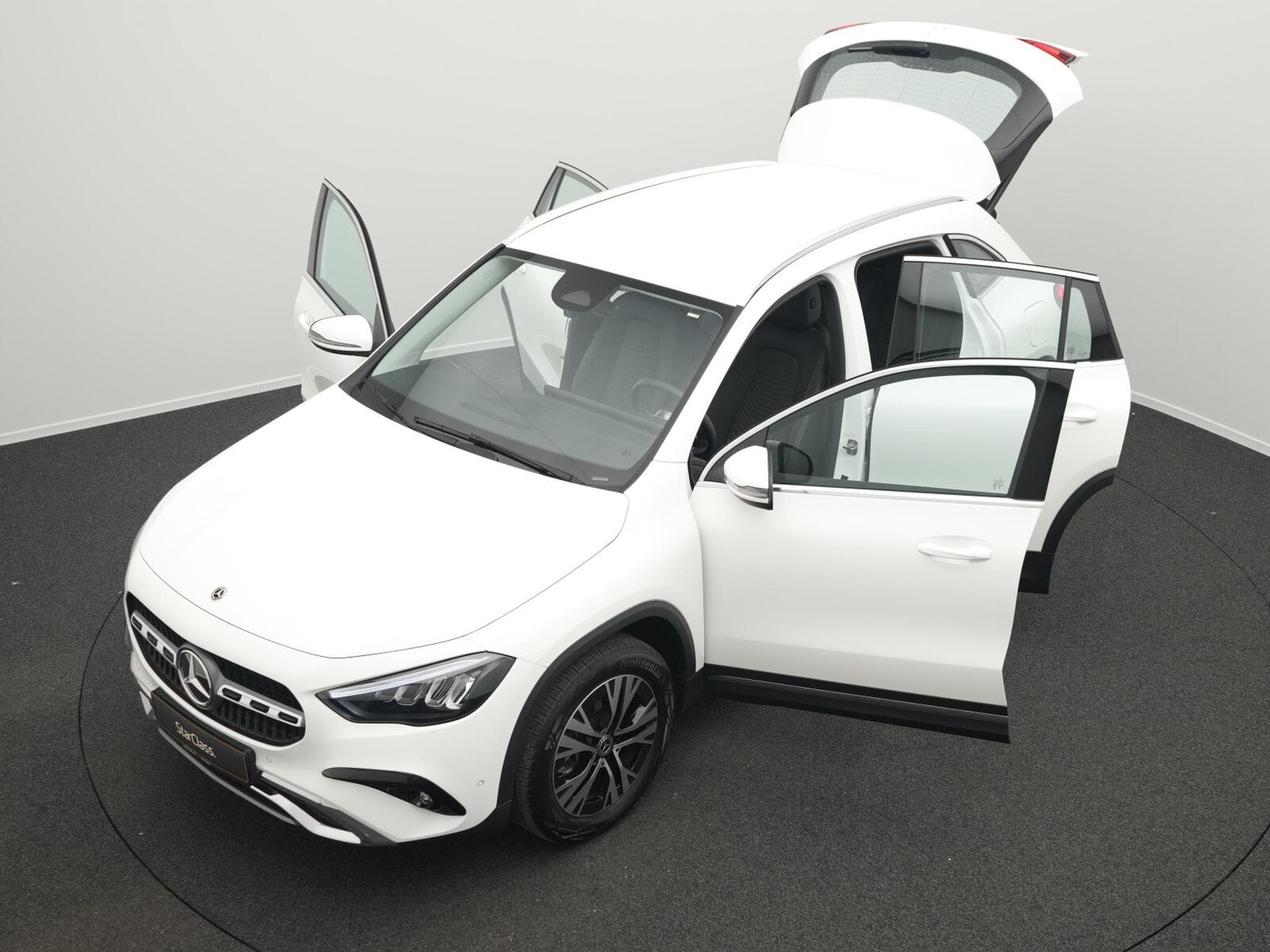 Mercedes GLA 180 Progressive LED+Kamera+Easypack (2025) - Photo 12