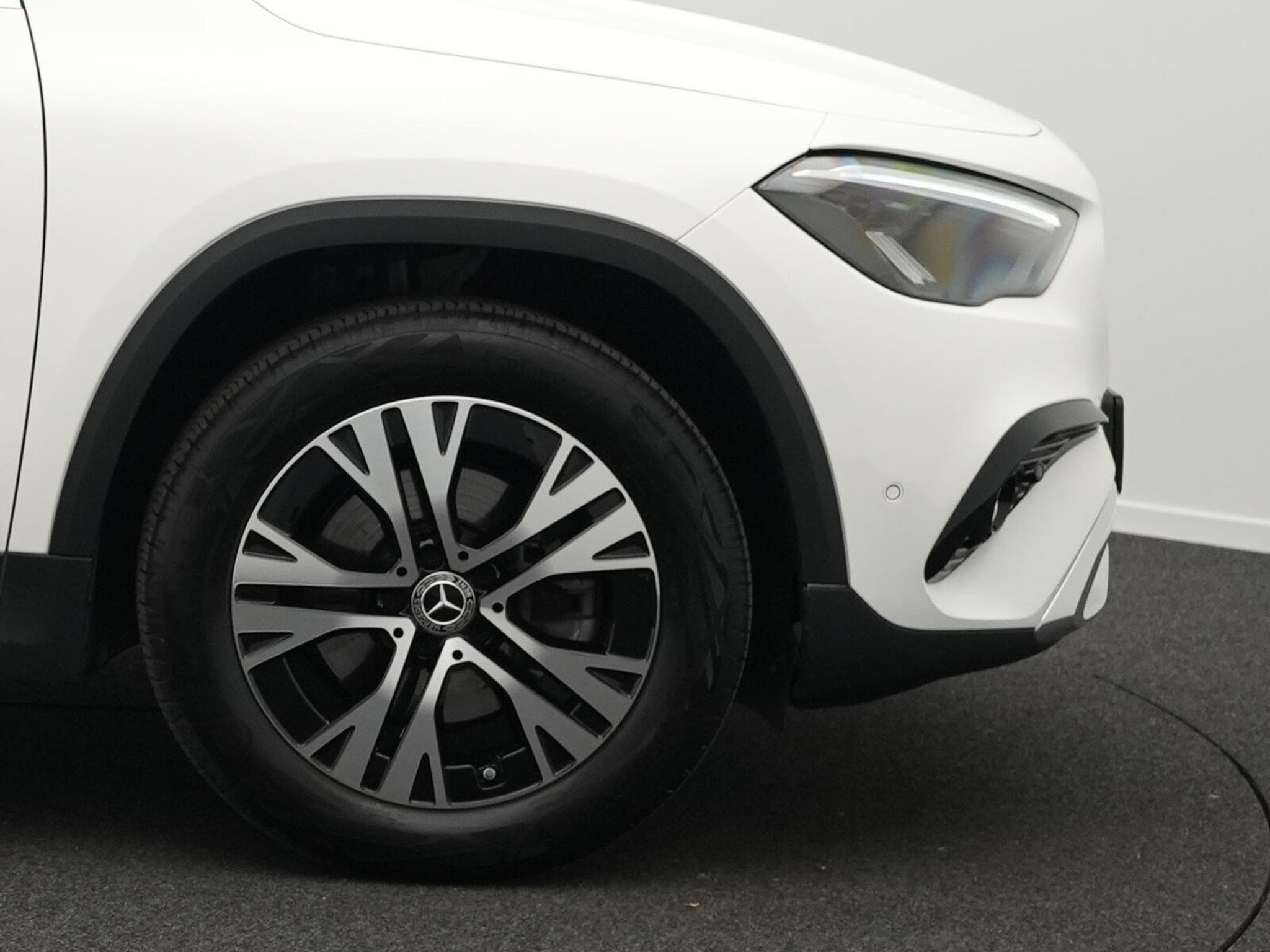Mercedes GLA 180 Progressive LED+Kamera+Easypack (2025) - Photo 6