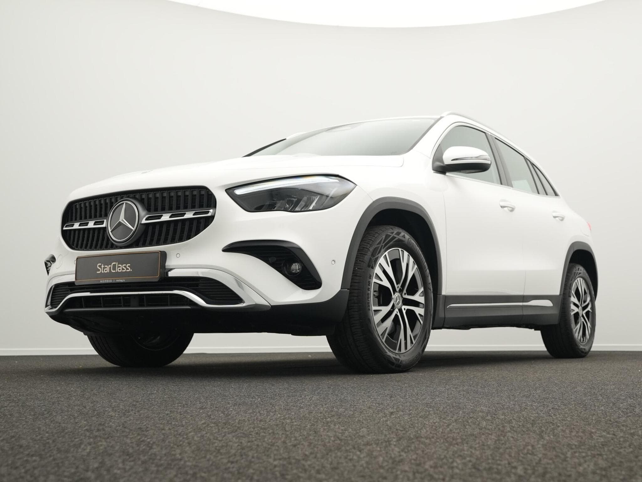 Mercedes GLA 180 Progressive LED+Kamera+Easypack (2025) - Photo 8
