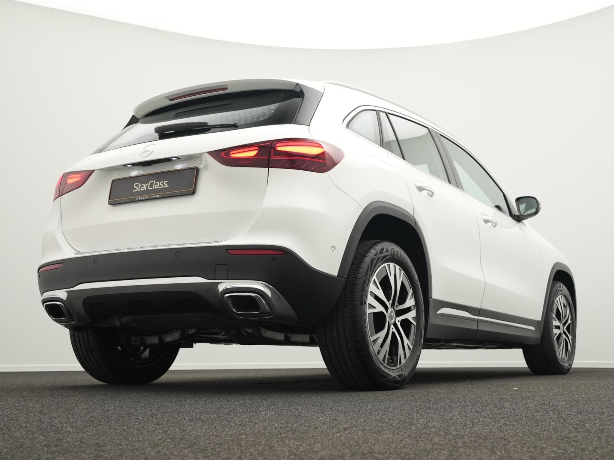 Mercedes GLA 180 Progressive LED+Kamera+Easypack (2025) - Photo 9