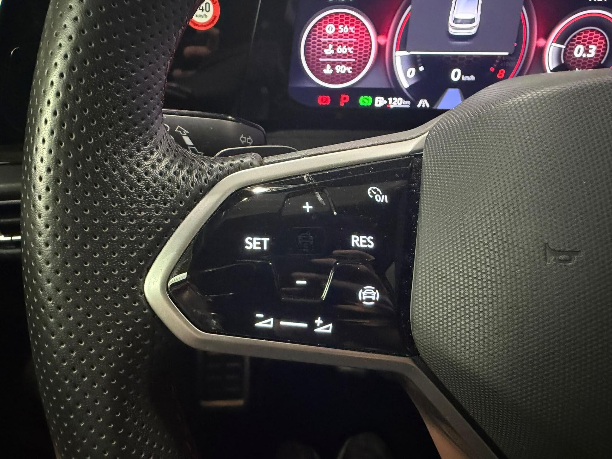VW Golf GTI Clubsport 2.0 TSI 300cv (2024) - Photo 12