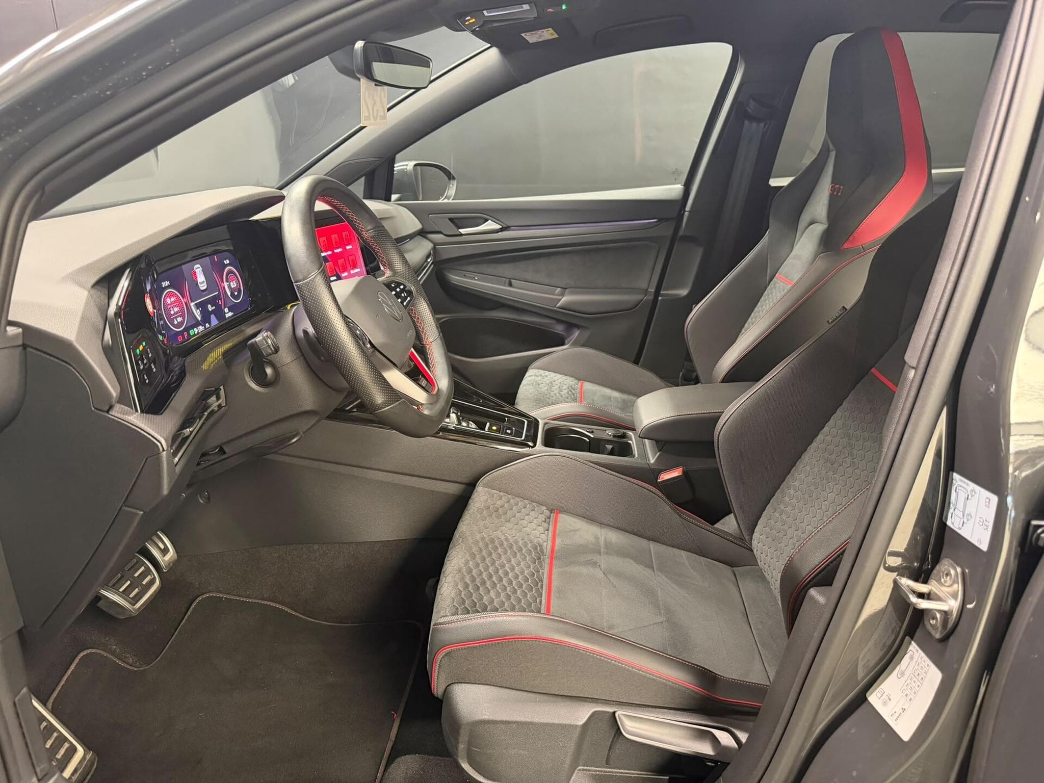 VW Golf GTI Clubsport 2.0 TSI 300cv (2024) - Photo 14