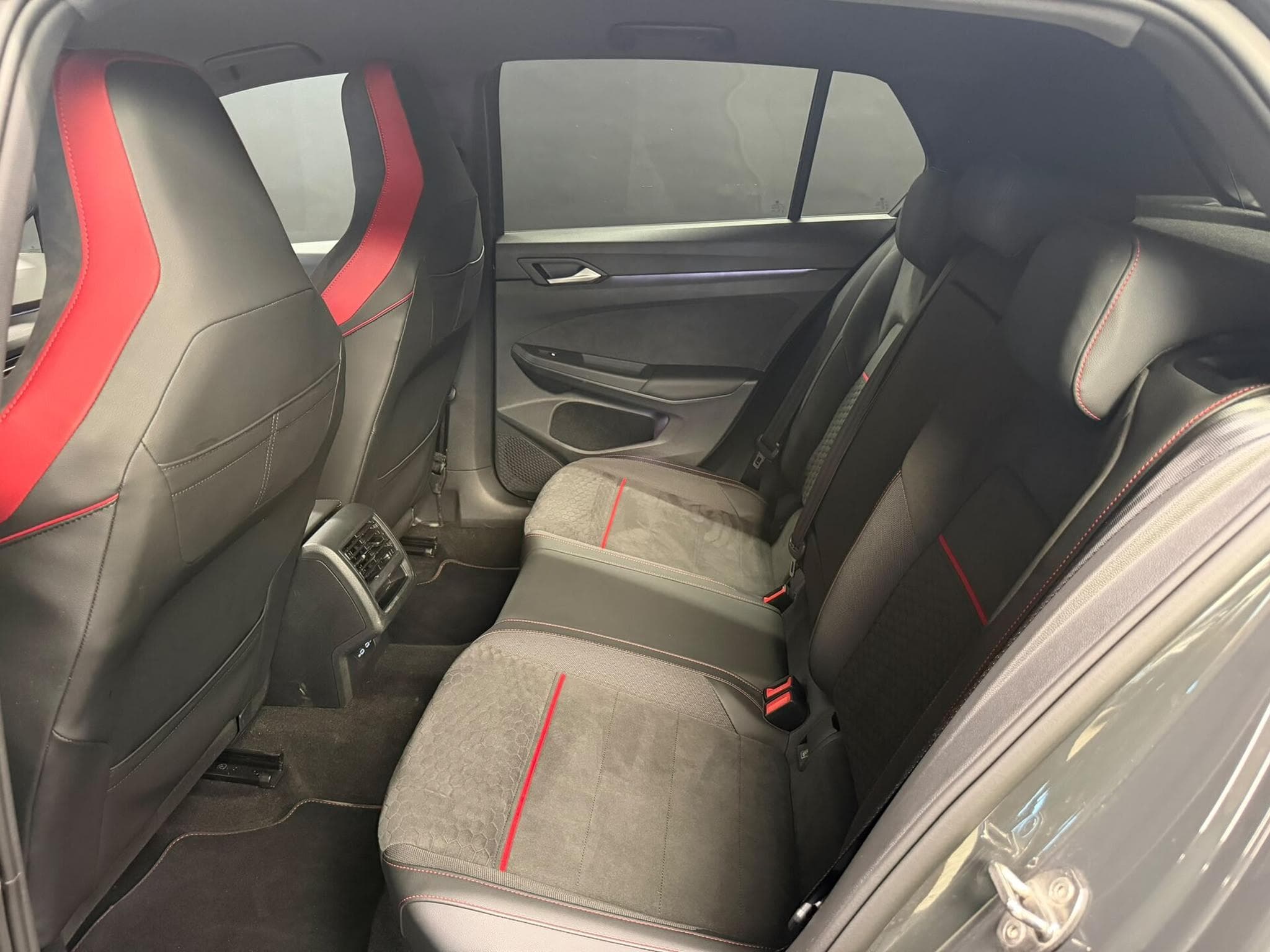 VW Golf GTI Clubsport 2.0 TSI 300cv (2024) - Photo 15