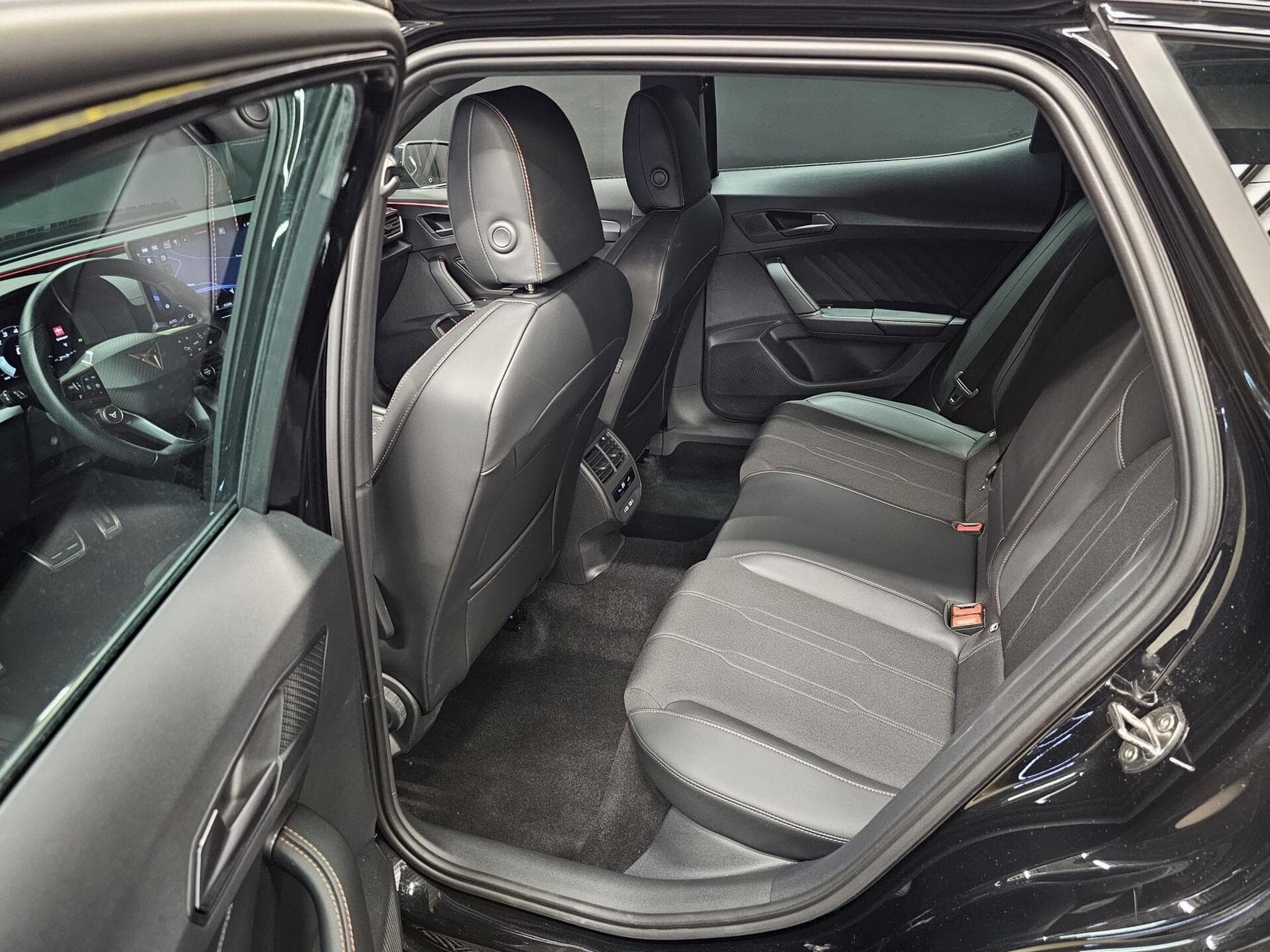 Cupra Formentor 1.5 e-tsi 150cv DSG7 Caméra 360/Sennheiser/Hayon électrique (2025) - Photo 15