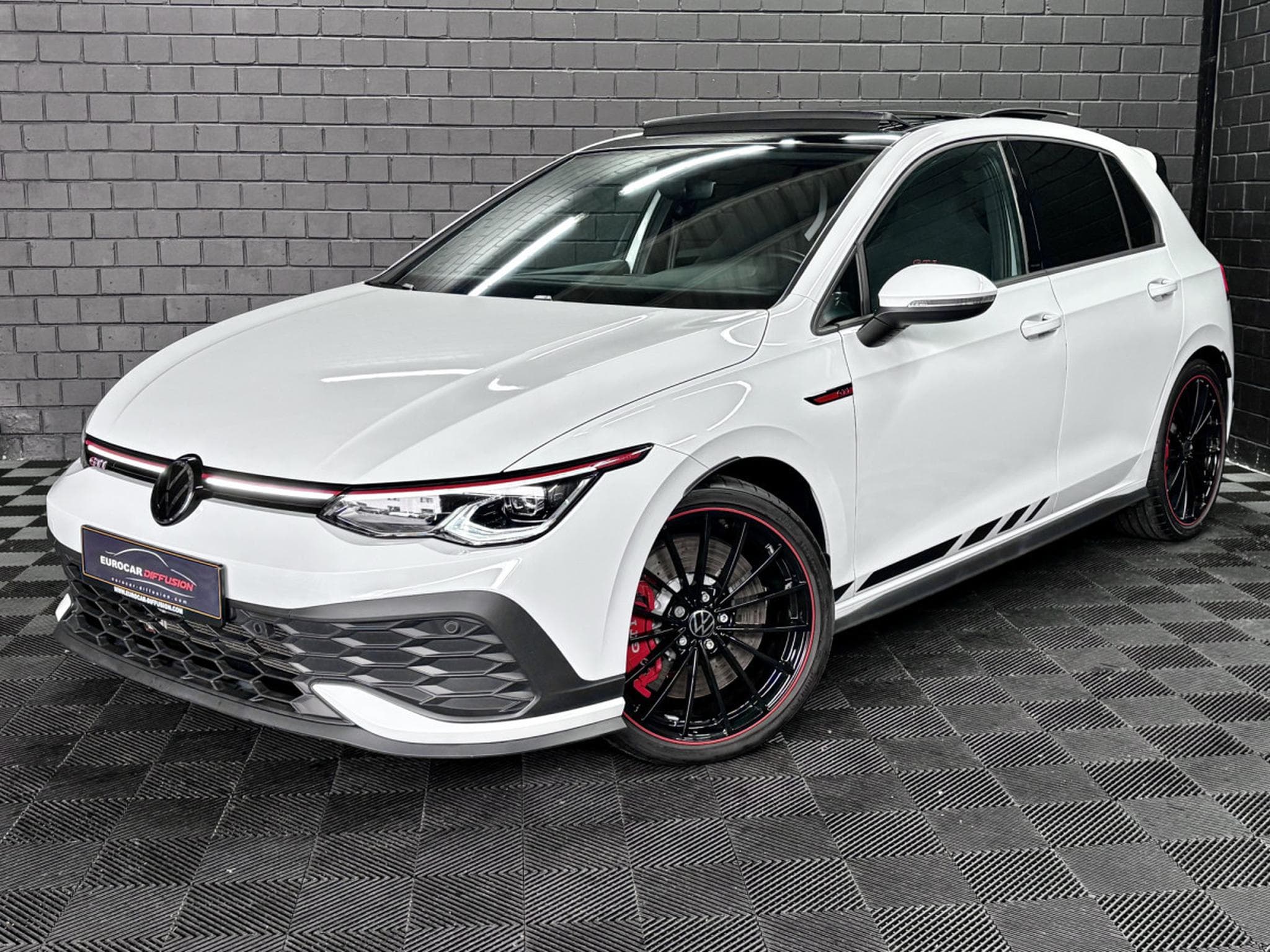 VW Golf GTI Clubsport 2.0 TSI 300 CV DSG7 *DCC* AKRA* MATRIX *PANO* (2023) - Photo 1