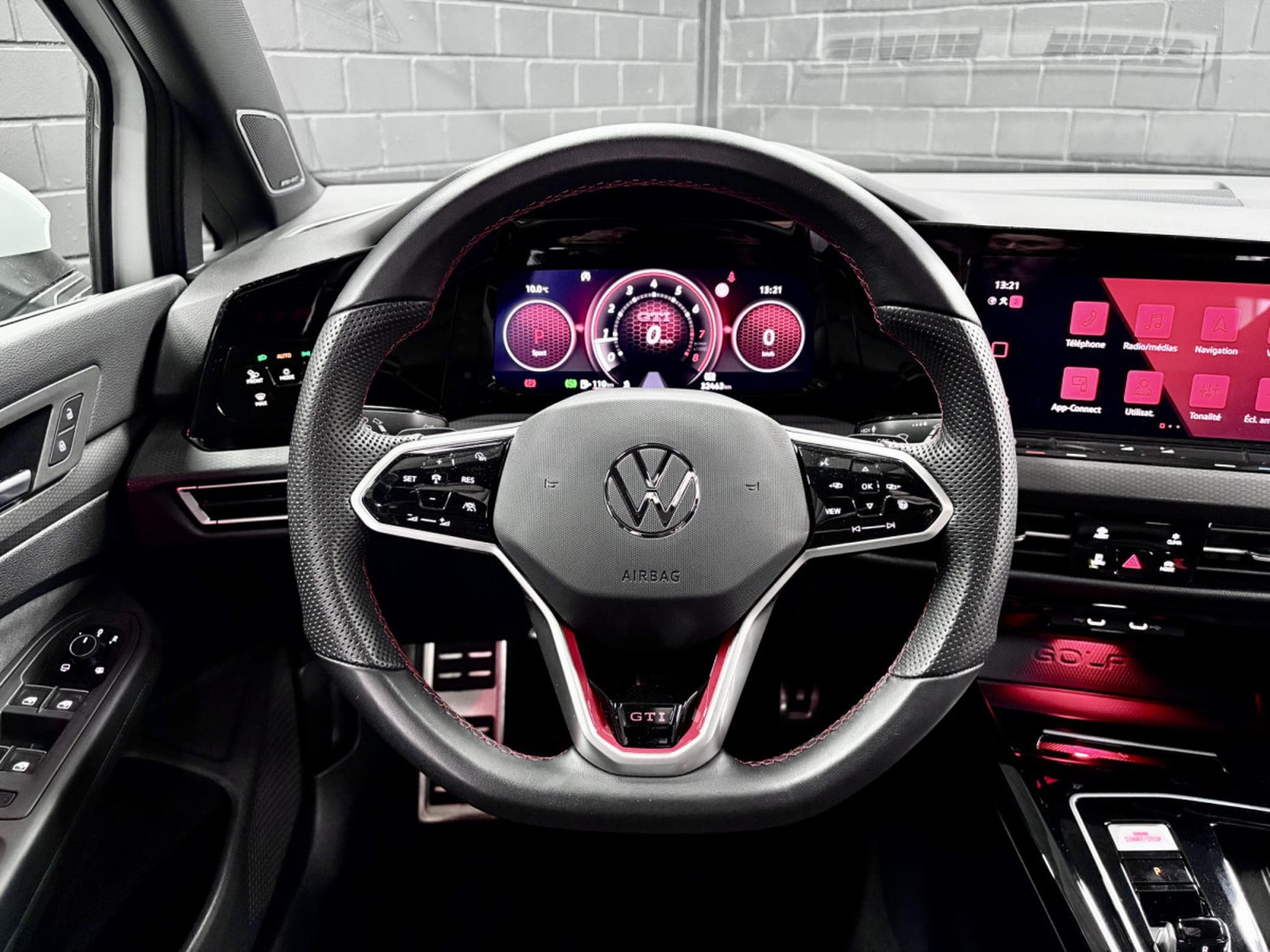 VW Golf GTI Clubsport 2.0 TSI 300 CV DSG7 *DCC* AKRA* MATRIX *PANO* (2023) - Photo 11