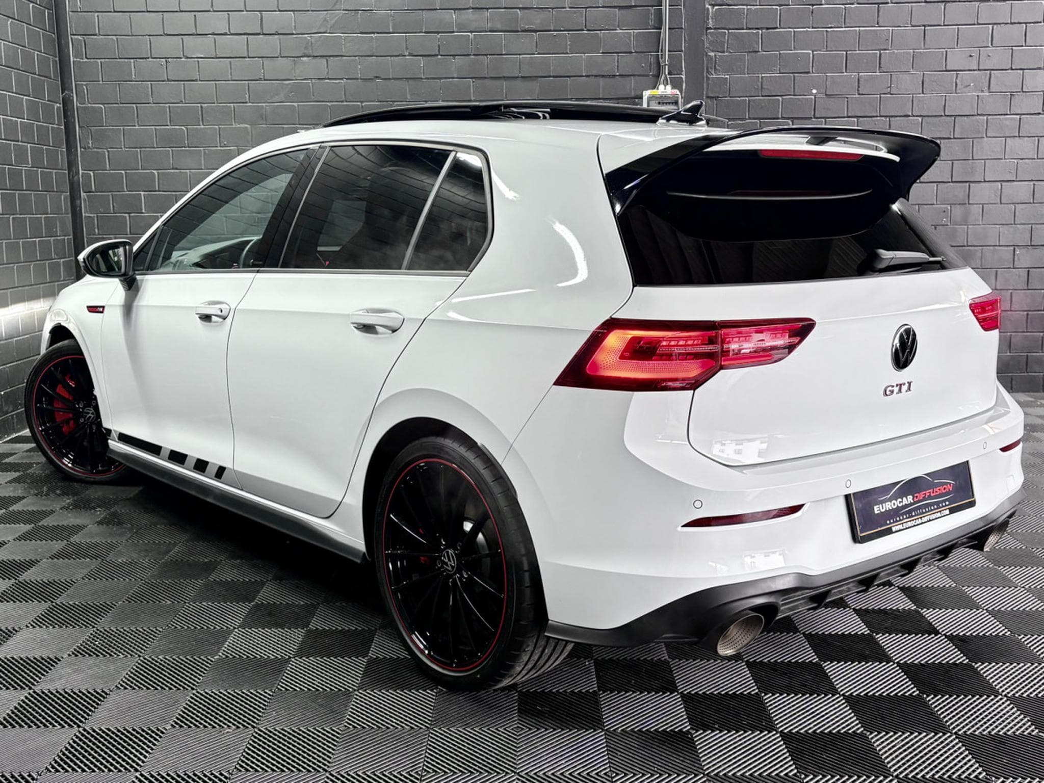 VW Golf GTI Clubsport 2.0 TSI 300 CV DSG7 *DCC* AKRA* MATRIX *PANO* (2023) - Photo 4