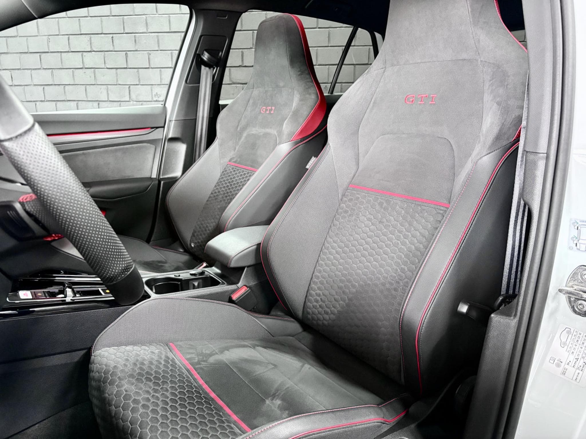VW Golf GTI Clubsport 2.0 TSI 300 CV DSG7 *DCC* AKRA* MATRIX *PANO* (2023) - Photo 8