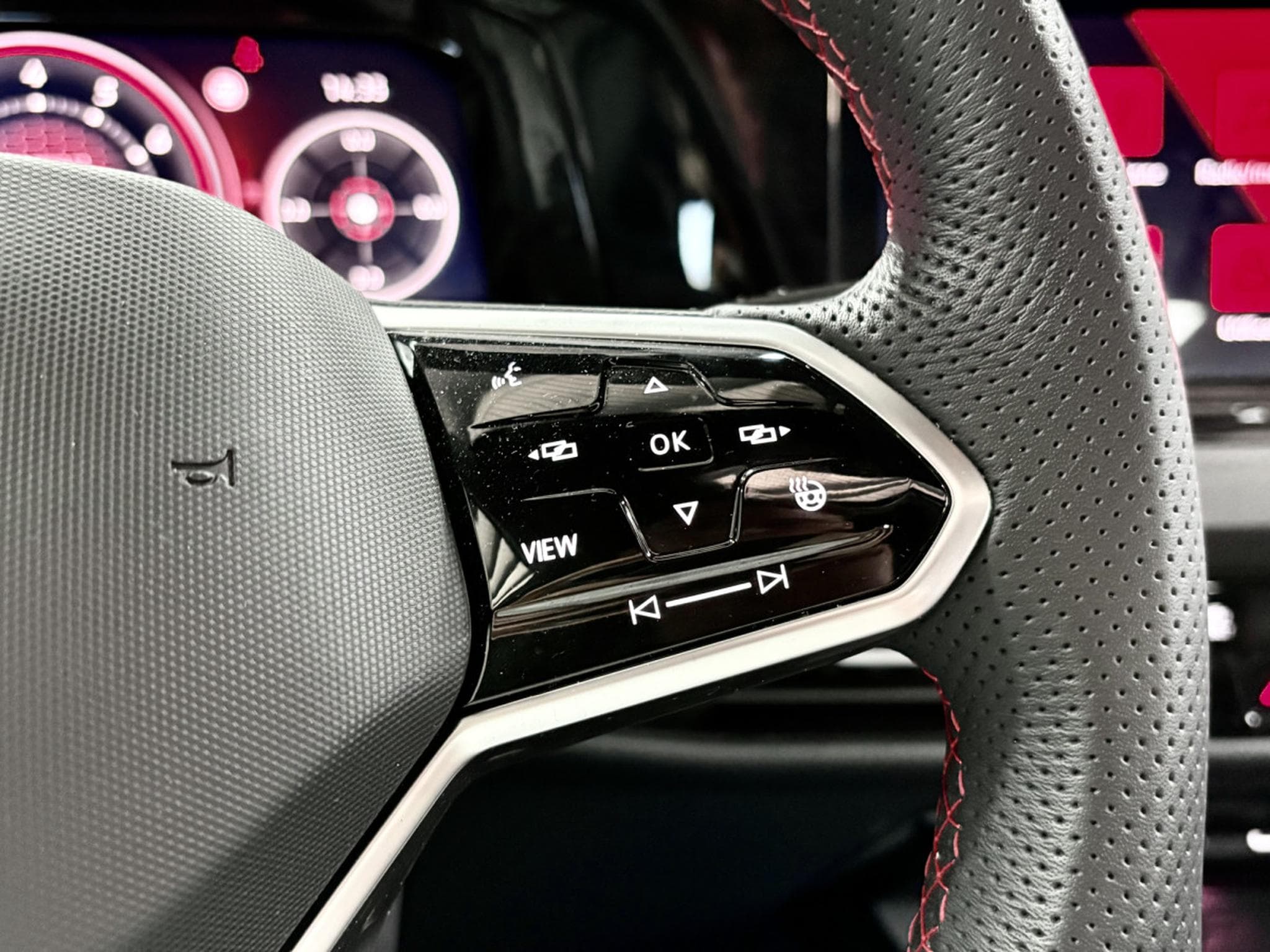 VW Golf GTI Clubsport 2.0 TSI 300 CV DSG7 *PACK PERF* AKRA* MATRIX * (2024) - Photo 13
