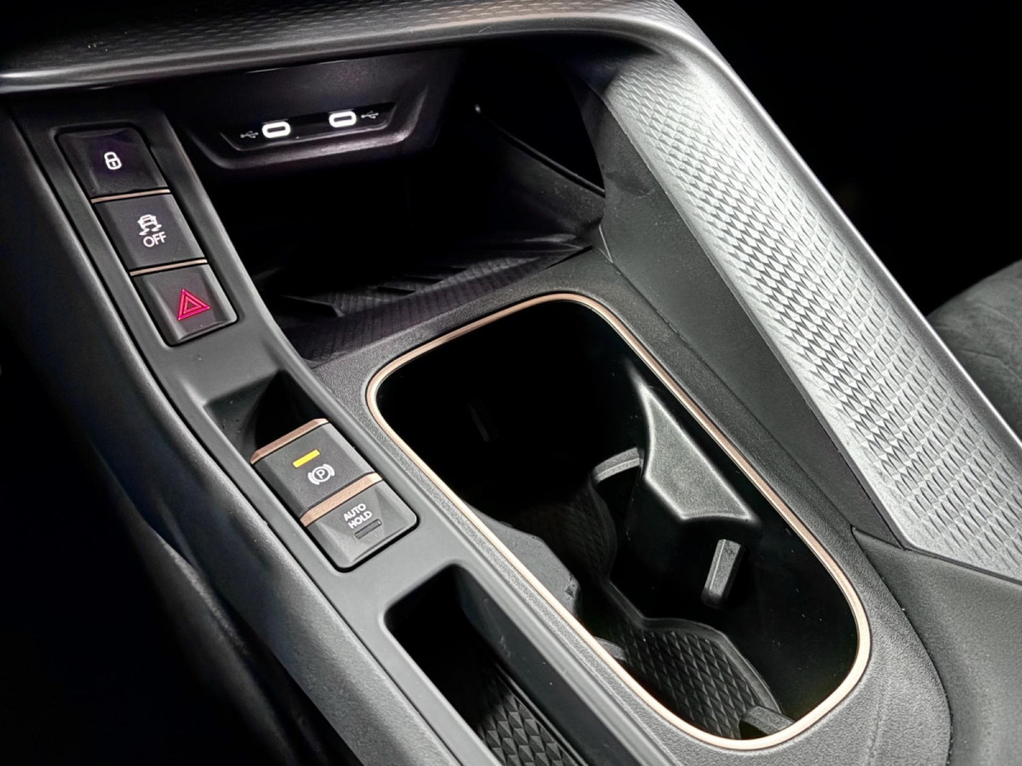 Cupra Terramar 1.5 eTSI 150 CV *TETE HAUTE* *360°* VSS* (2025) - Photo 16
