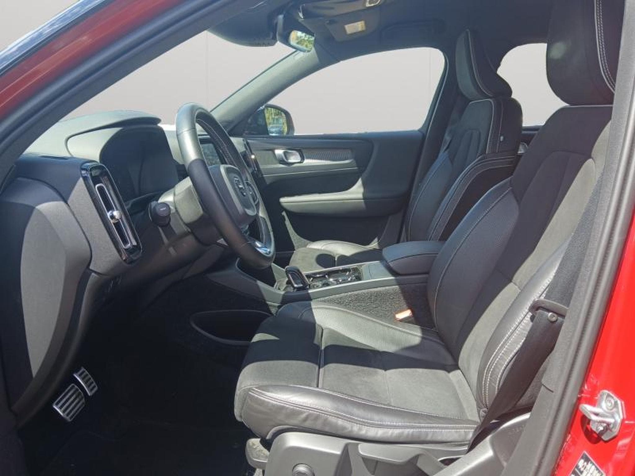 Volvo XC40 R-Design (2019) - Photo 12