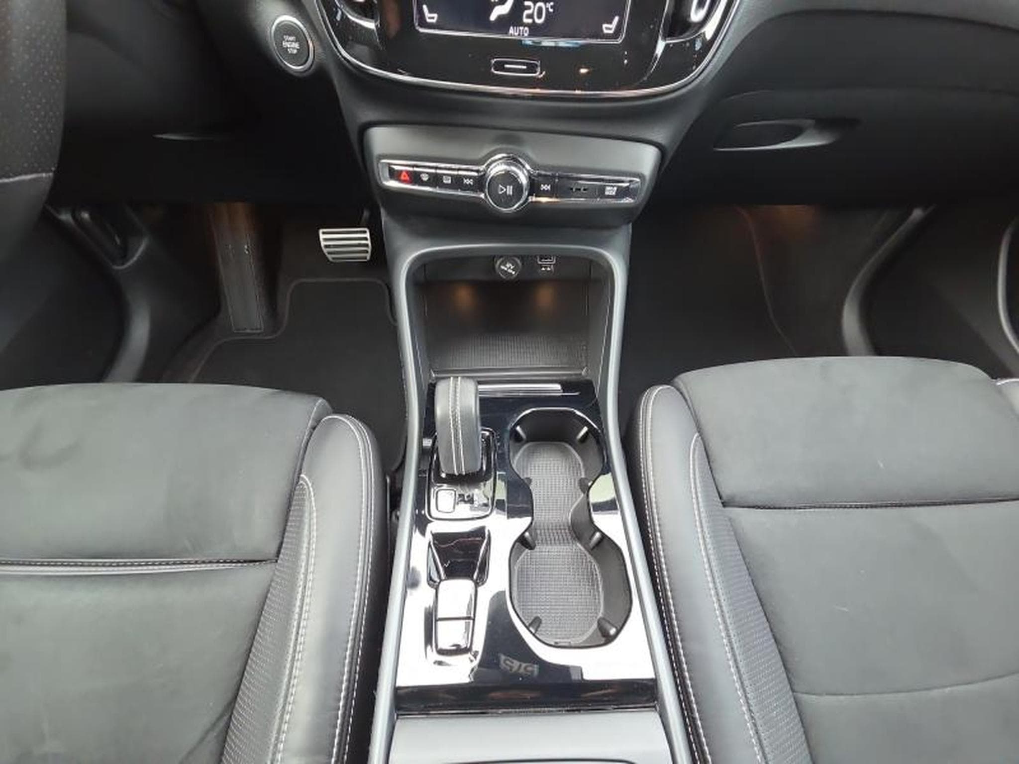 Volvo XC40 R-Design (2019) - Photo 35