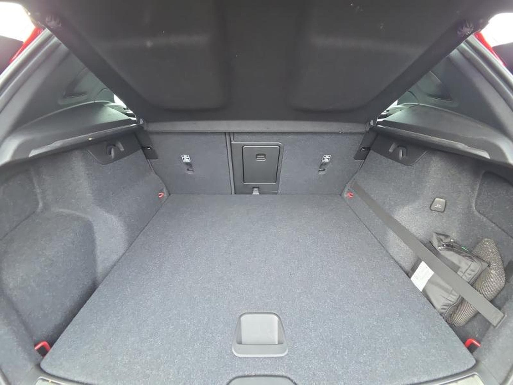 Volvo XC40 R-Design (2019) - Photo 43