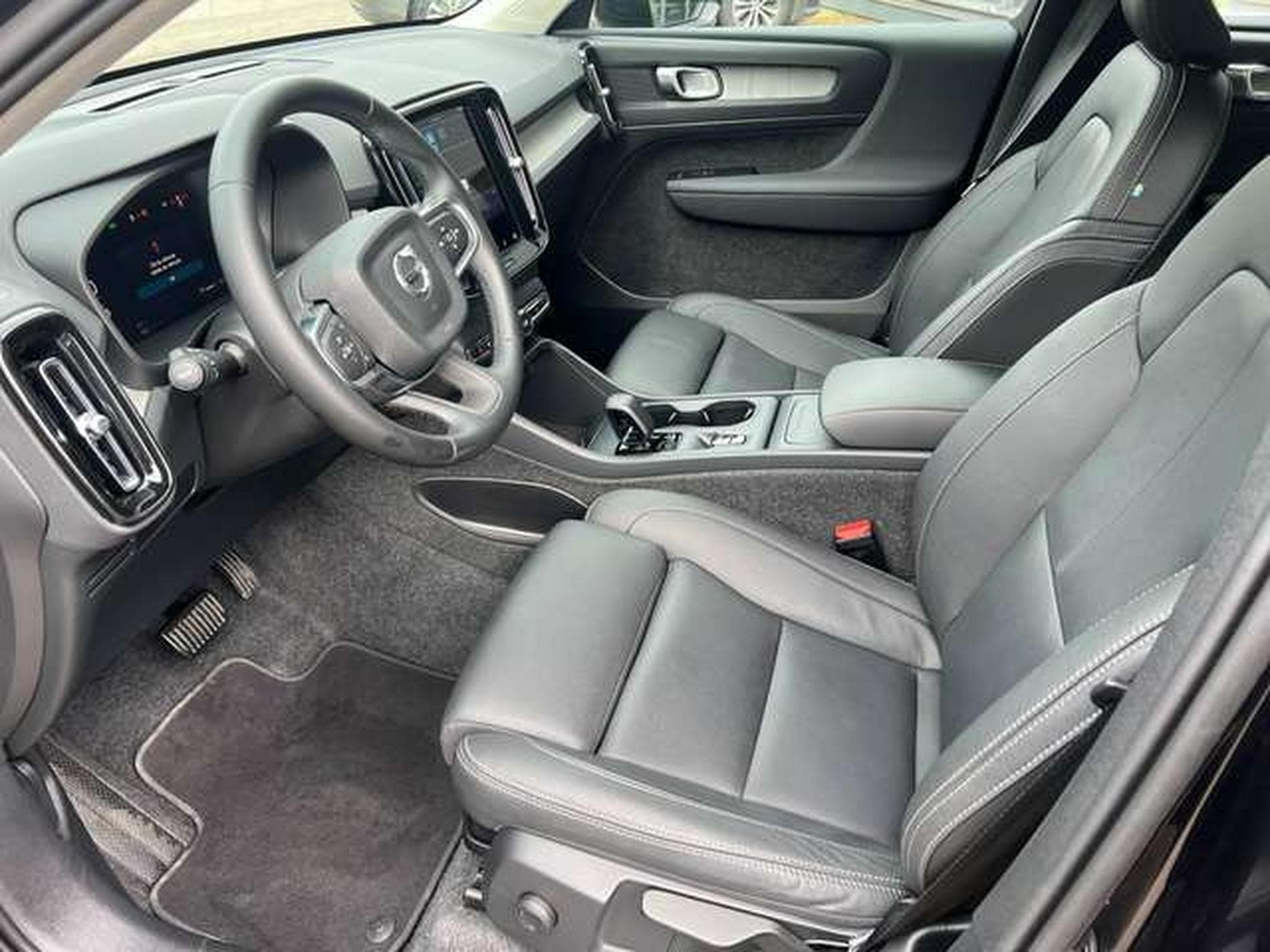 Volvo XC40 2.0 B3 163 CV (2024) - Photo 6