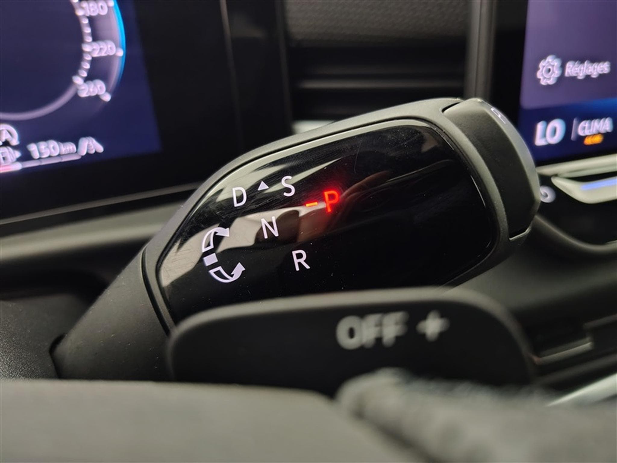 VW T-Roc 1.5 TSI 150cv DSG R-Line CARPLAY / FULL LED / CAMERA (2026) - Photo 12