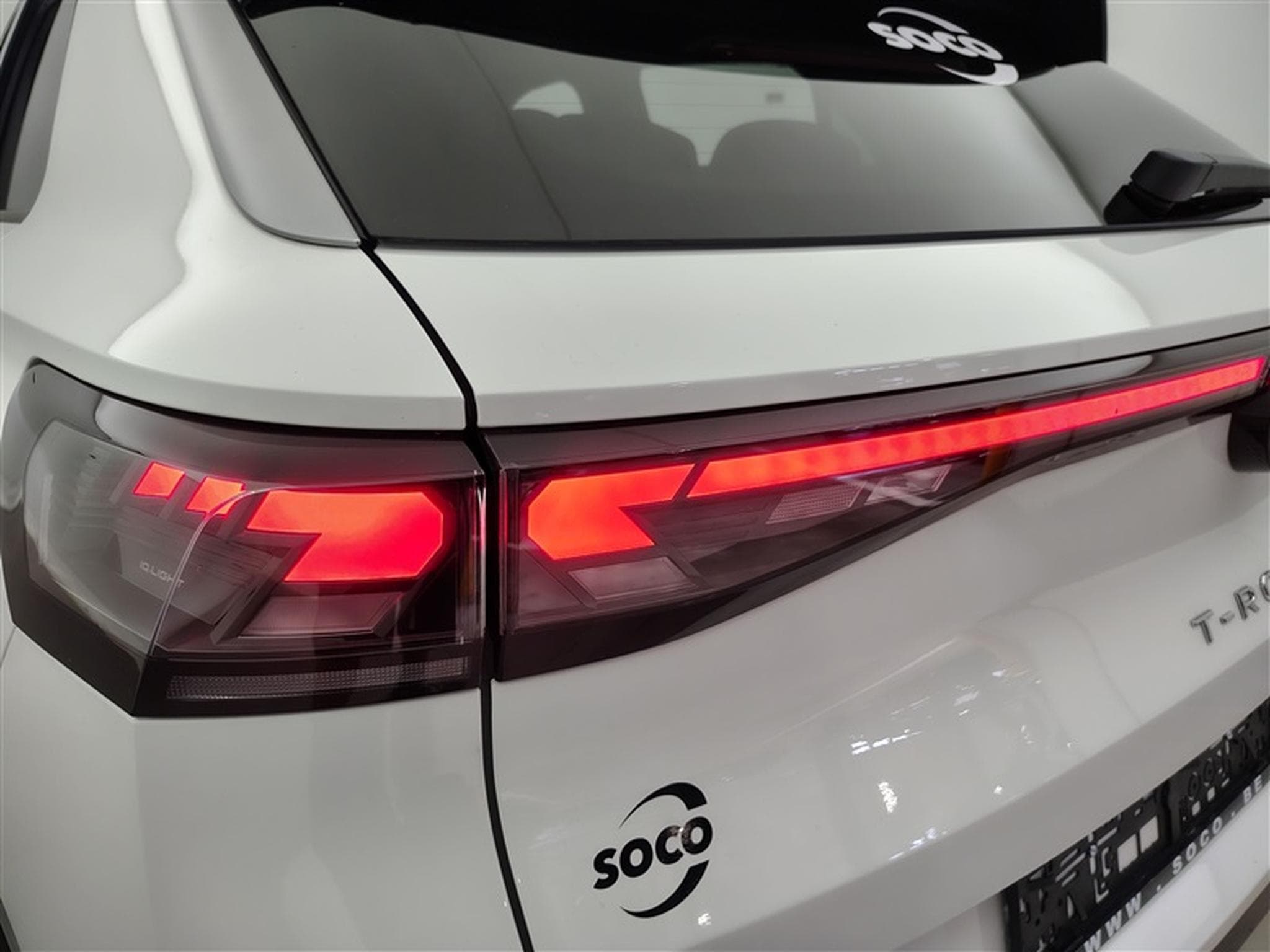 VW T-Roc 1.5 TSI 150cv DSG R-Line CARPLAY / FULL LED / CAMERA (2026) - Photo 16