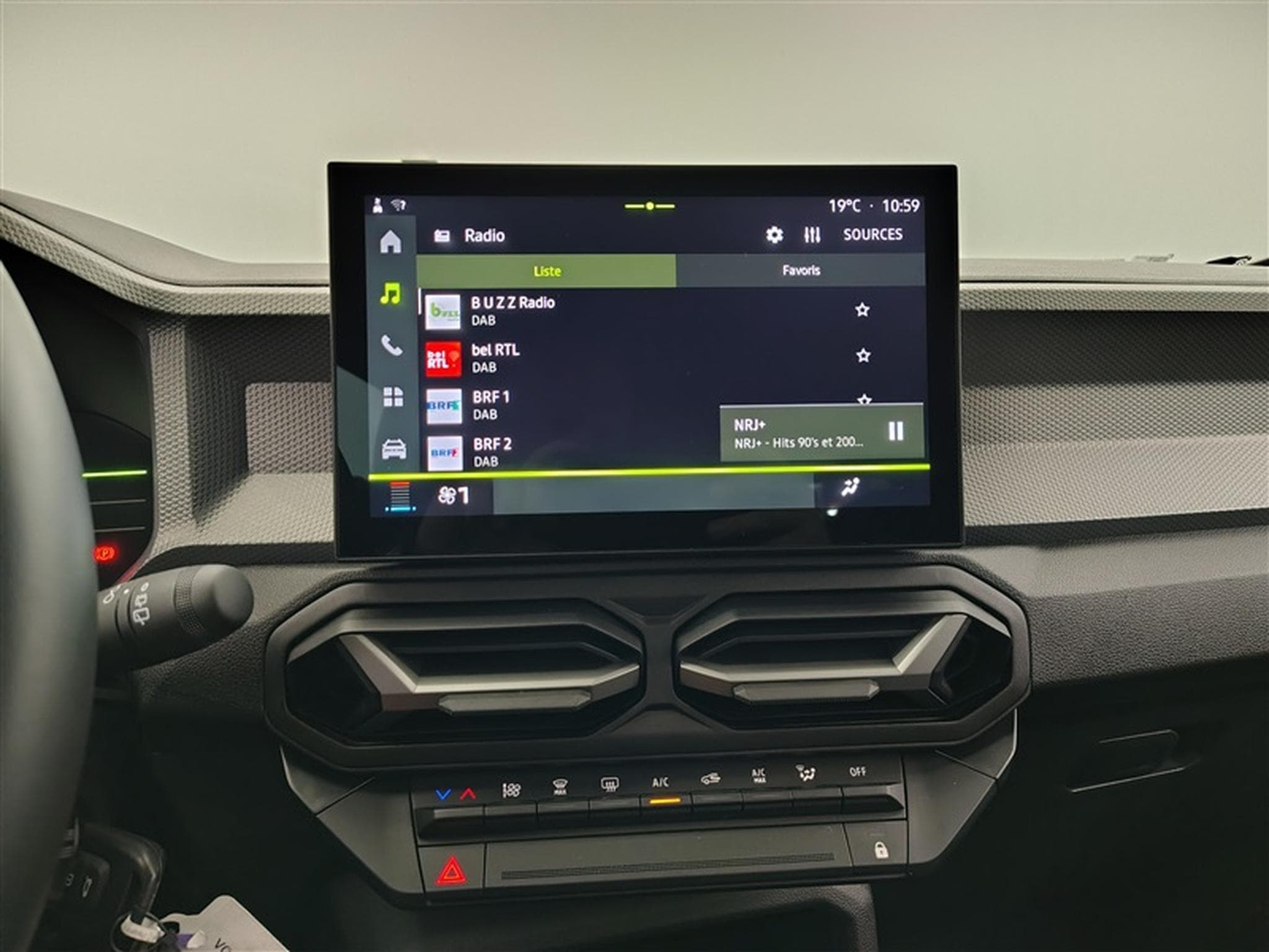 Dacia Duster 1.2 MHEV Hybrid *CARPLAY/CAMERA/PDC/JANTES/FULL LED* (2025) - Photo 11