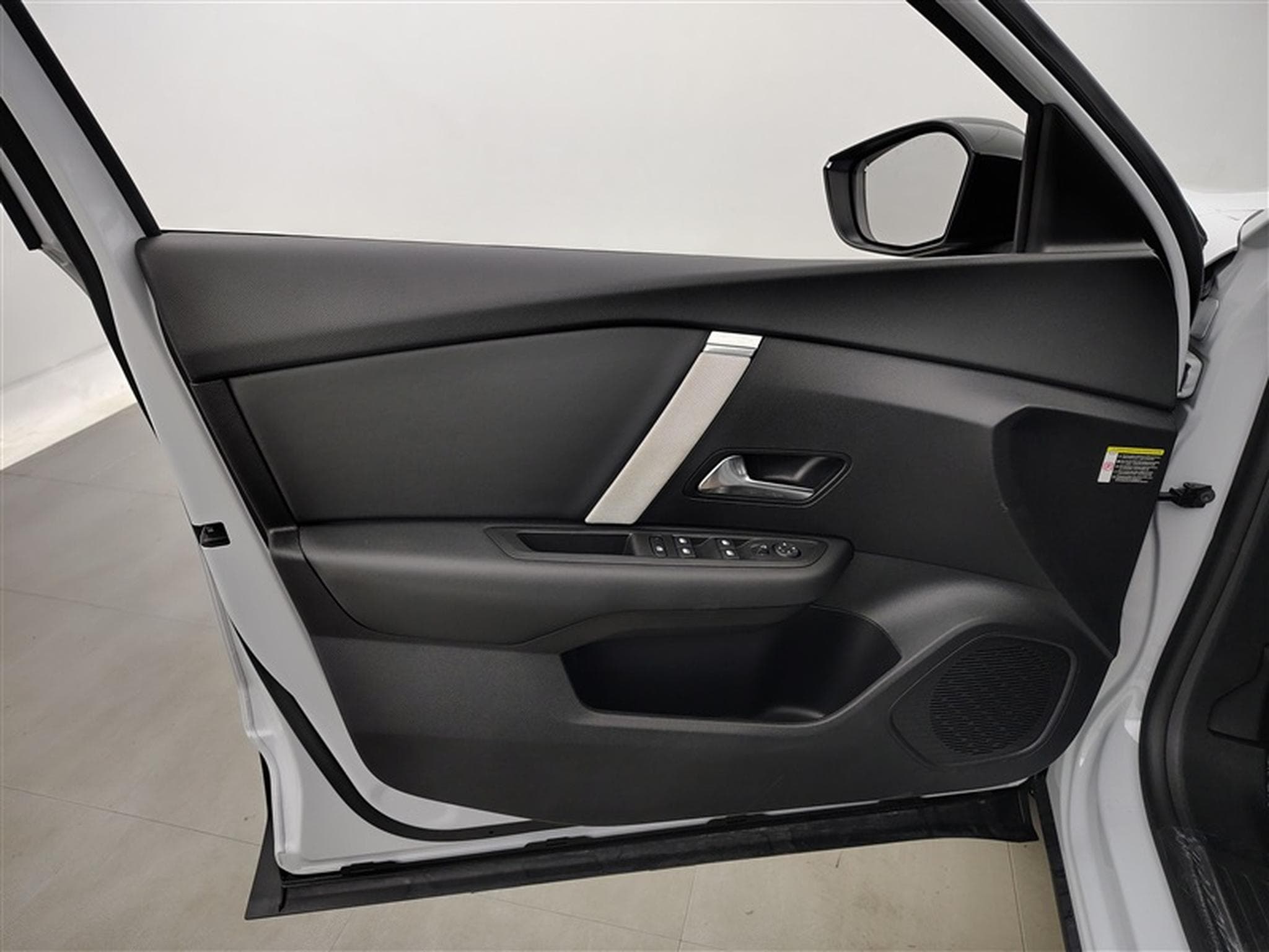 Citroen C4 X 1.2 Hybrid 145cv EAT8 Max NAVI / FULL LED / CUIR / CAMERA (2025) - Photo 17