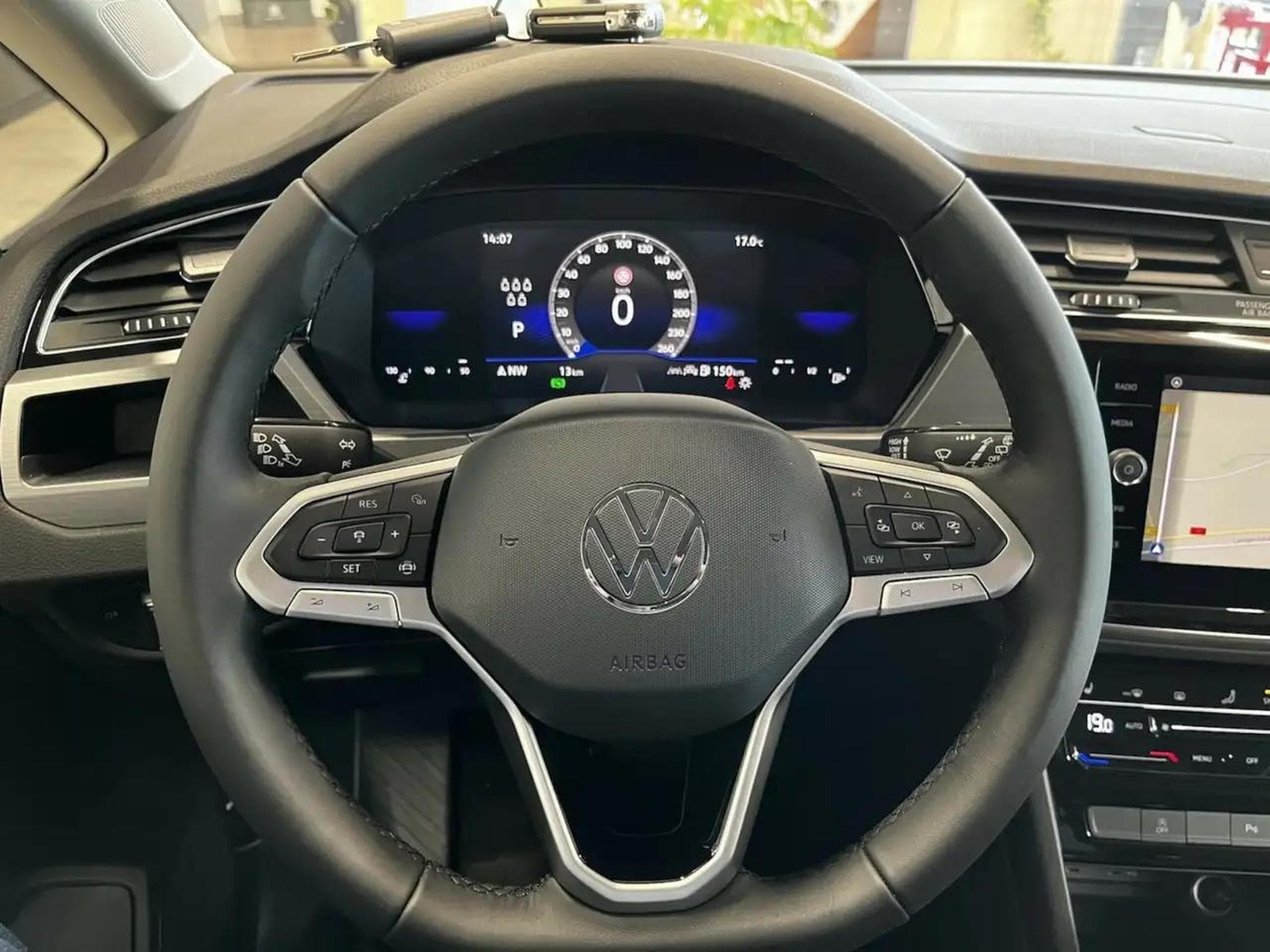 VW Touran (2025) - Photo 11