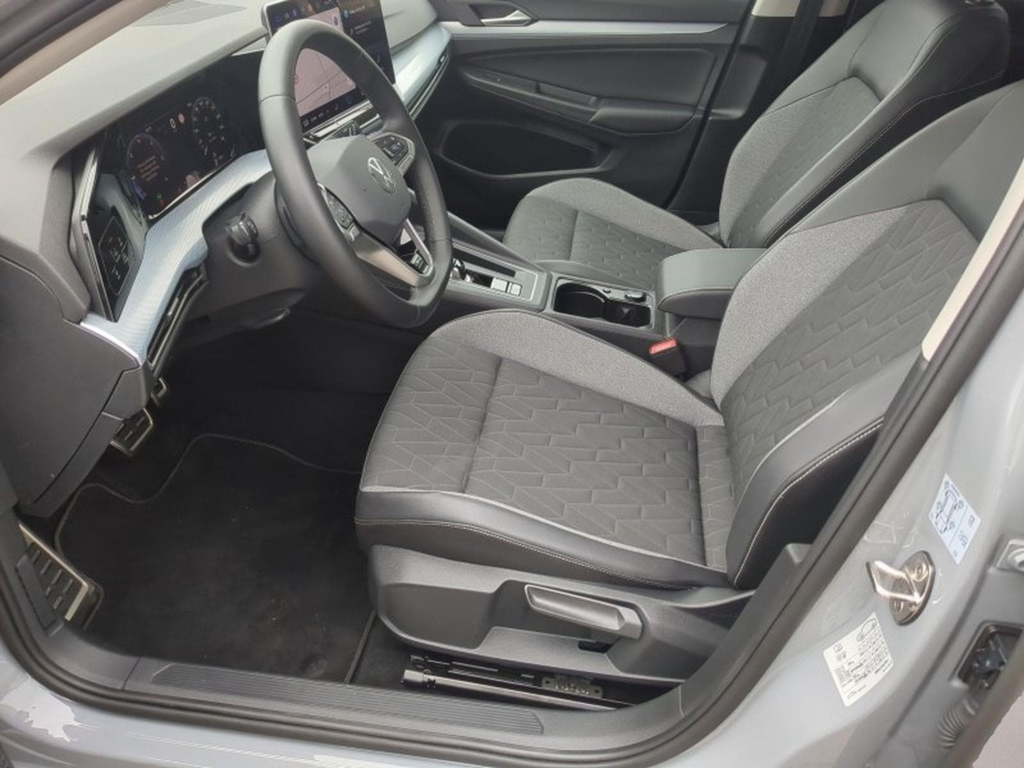 VW Golf (2025) - Photo 4