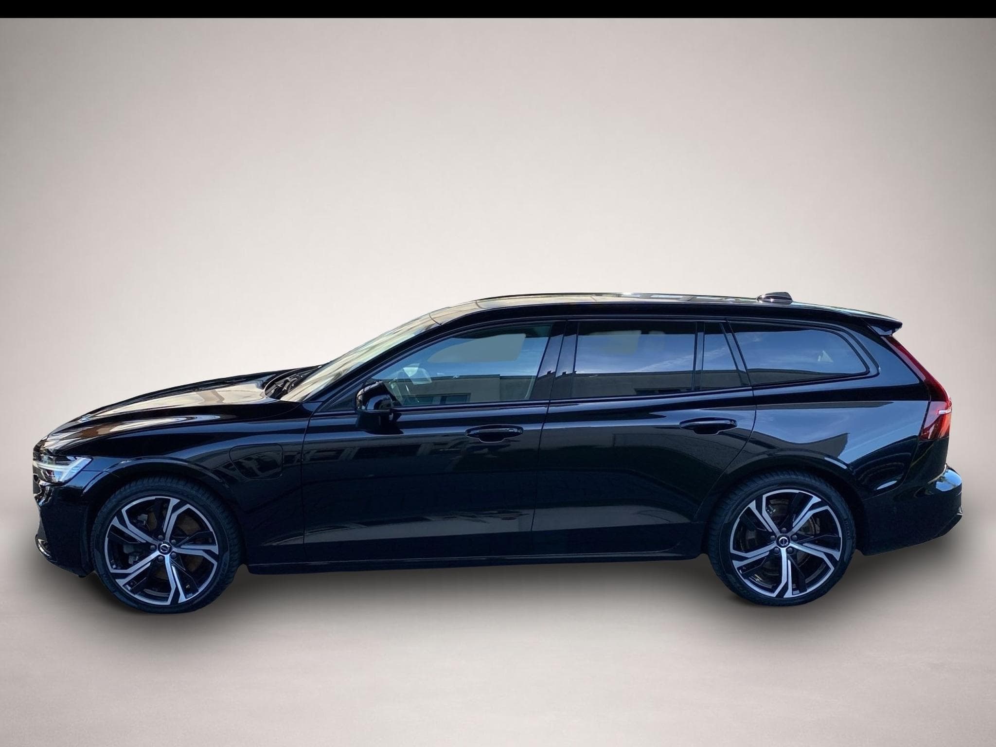 Volvo V60 (2024) - Photo 2