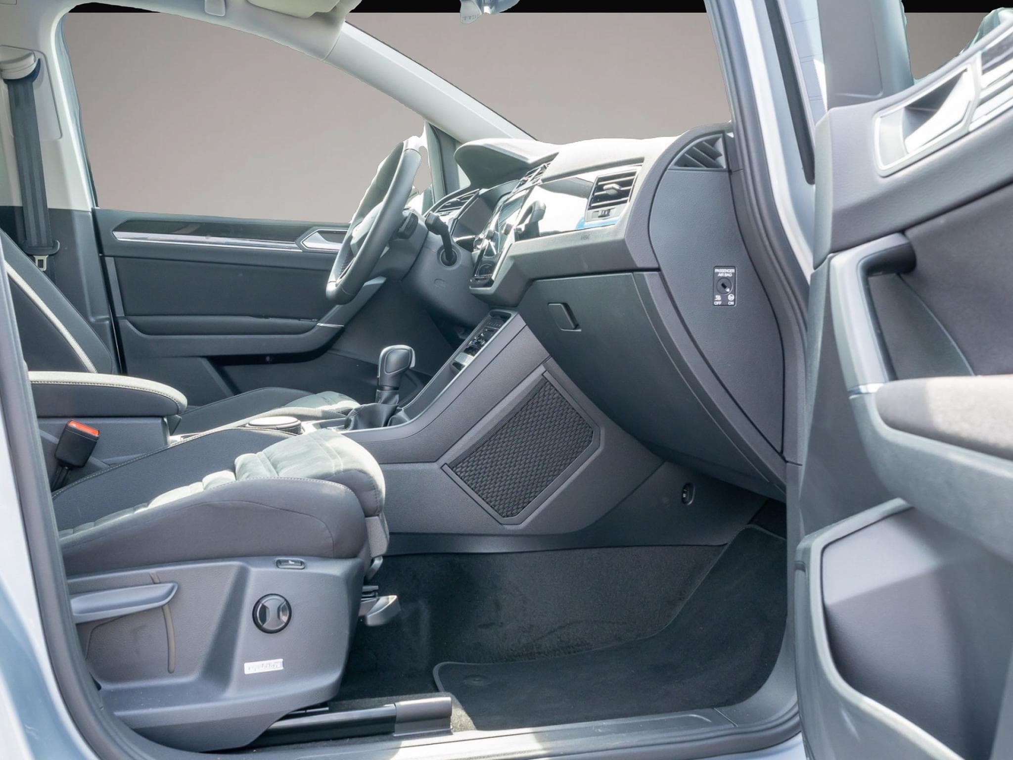VW Touran (2024) - Photo 2