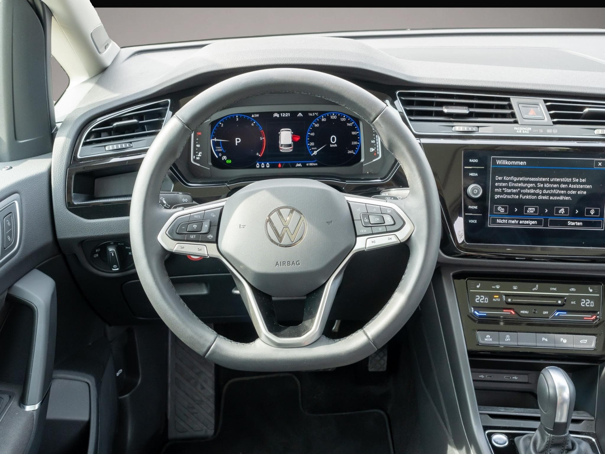 VW Touran (2024) - Photo 6