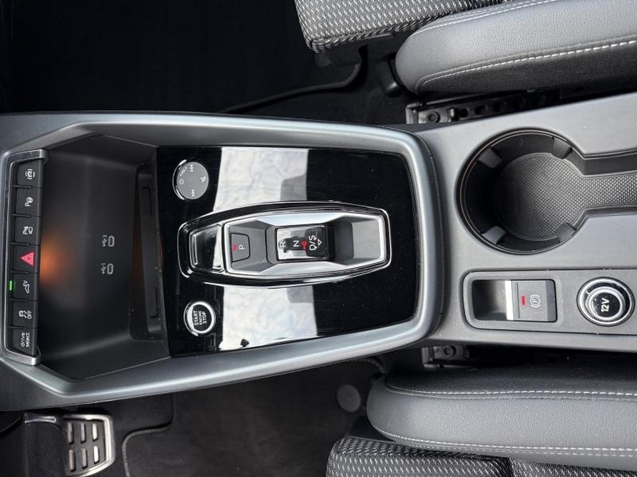 Audi A3 -36% 40 TFSI e 204ch PHEV S line S tronic 6 (2025) - Photo 15