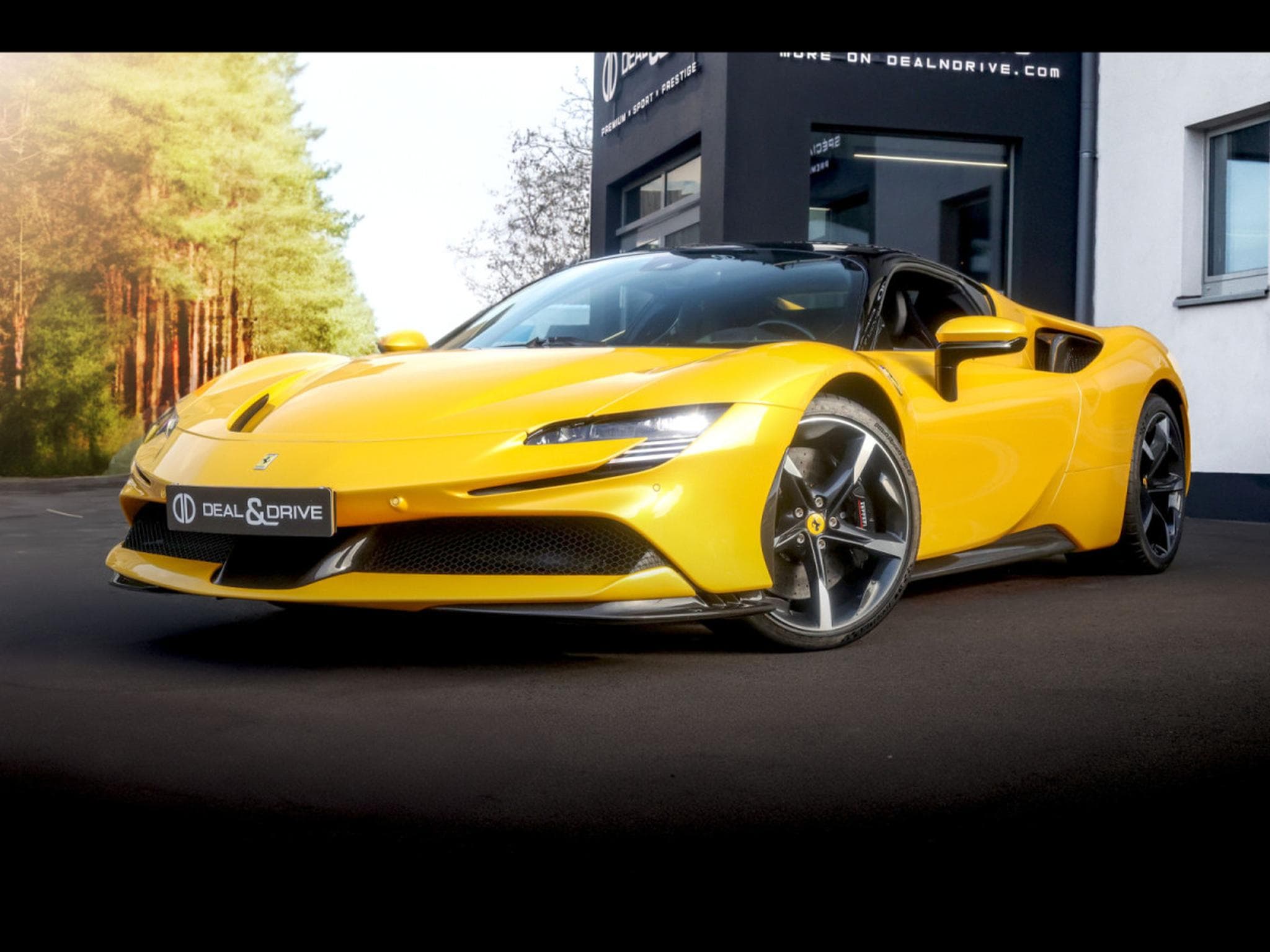 Ferrari SF90 STRADALE GIALLO 3 STRATO CARBON BLEU (2022) - Photo 1