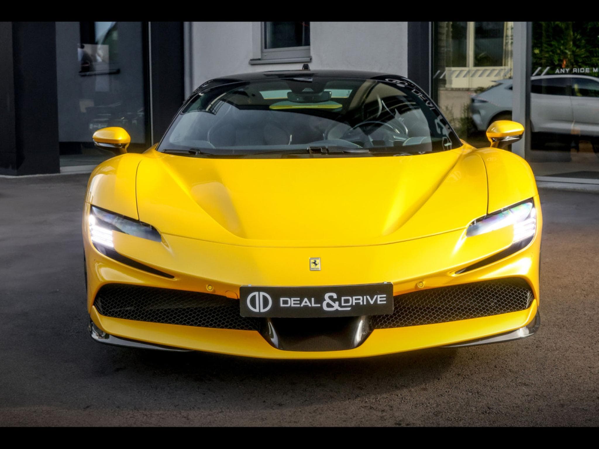 Ferrari SF90 STRADALE GIALLO 3 STRATO CARBON BLEU (2022) - Photo 5
