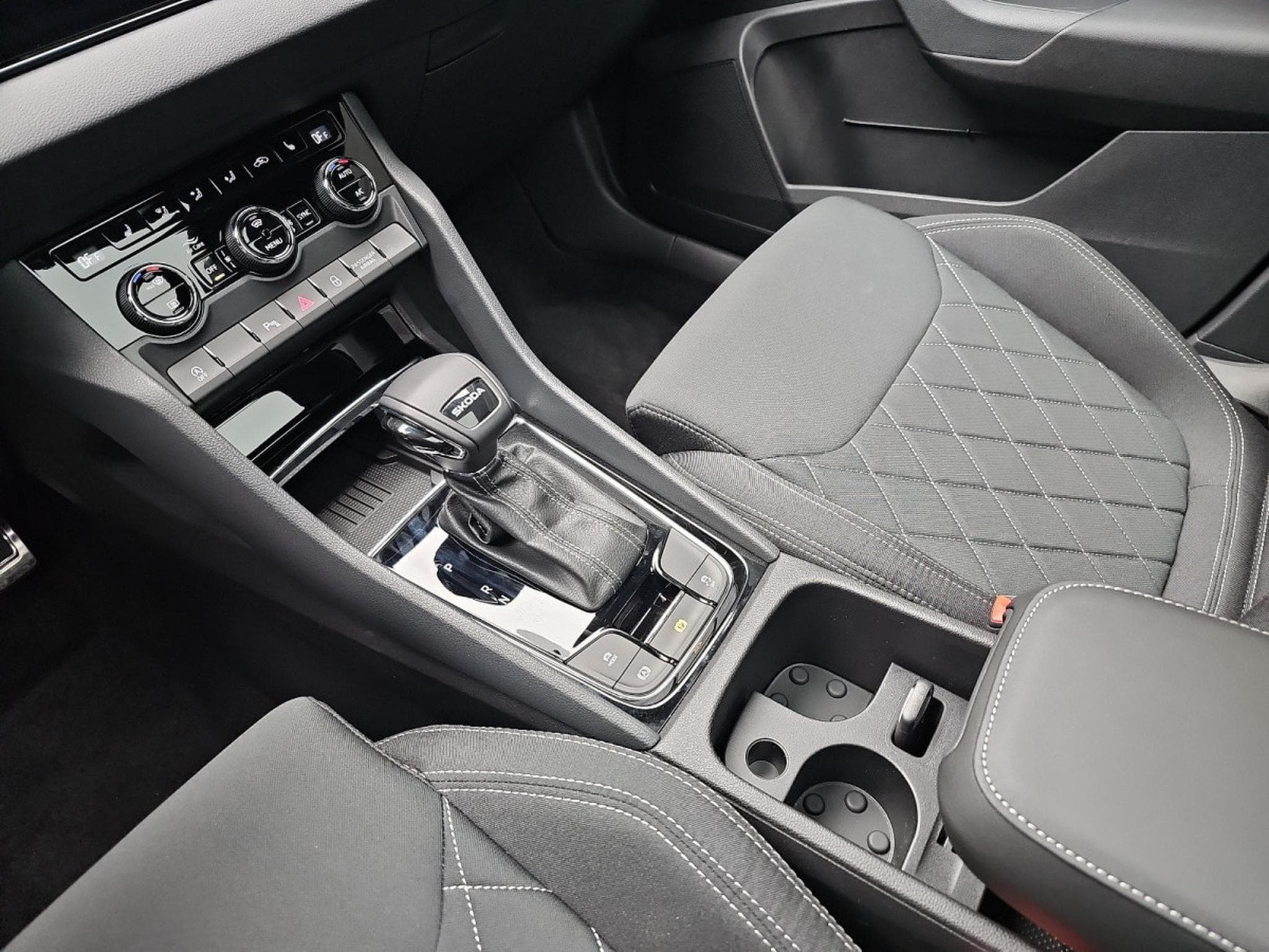 Skoda Karoq 1.5 TSi 150 DSG SPORTLINE (2026) - Photo 11