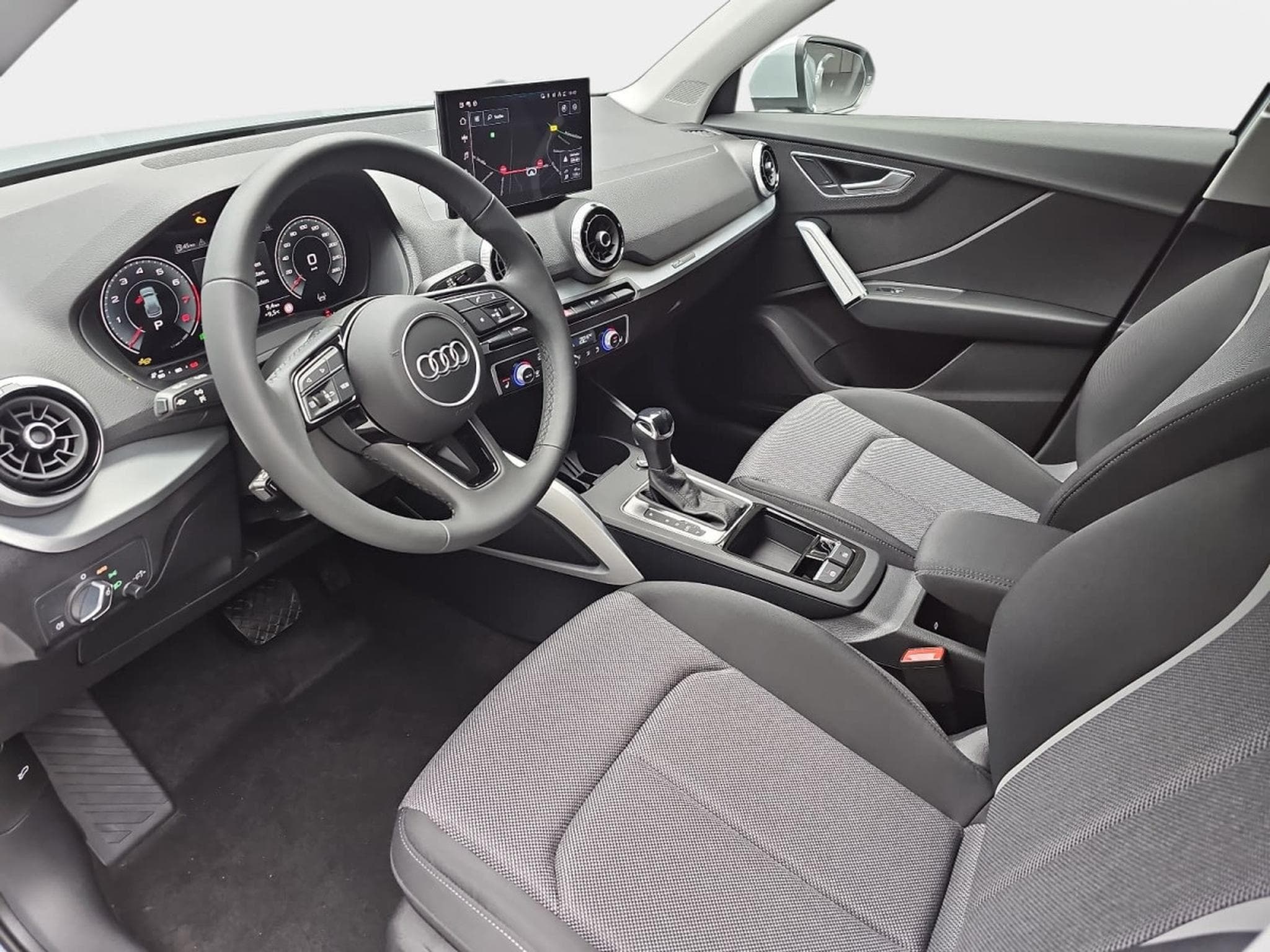 Audi Q2 35 TFSI S-Tronic 150  S-Line (2025) - Photo 17