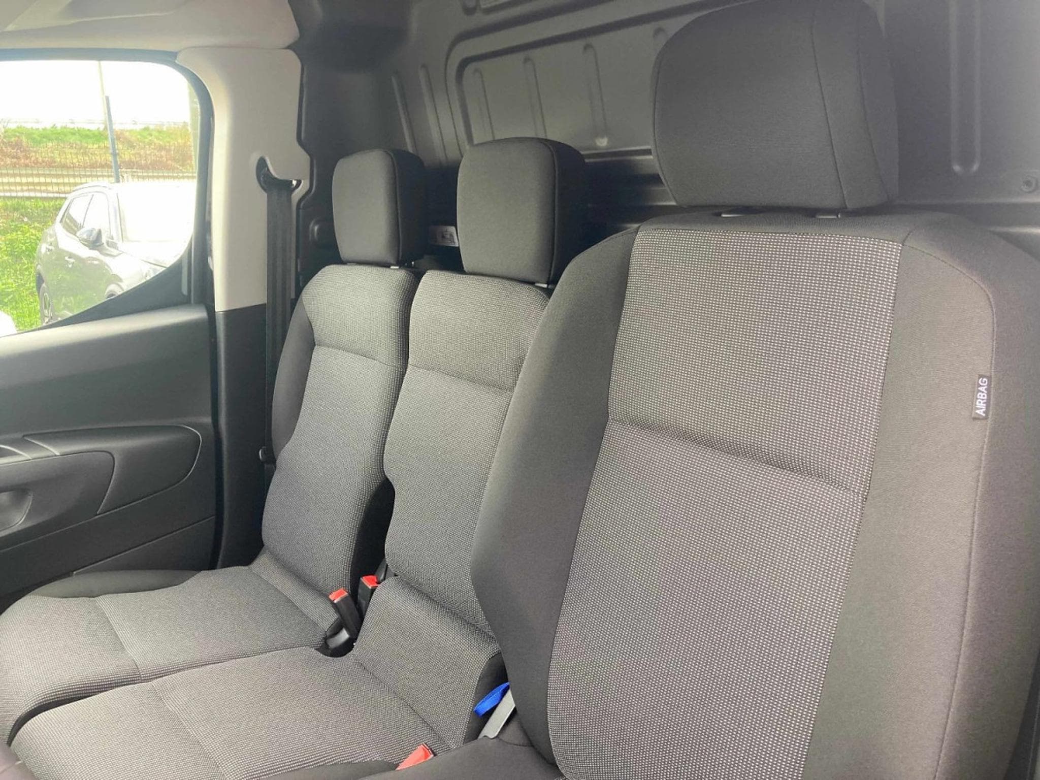 Peugeot Partner 1.5 BlueHDI 130 AT8 Confort L1H1 (2026) - Photo 8