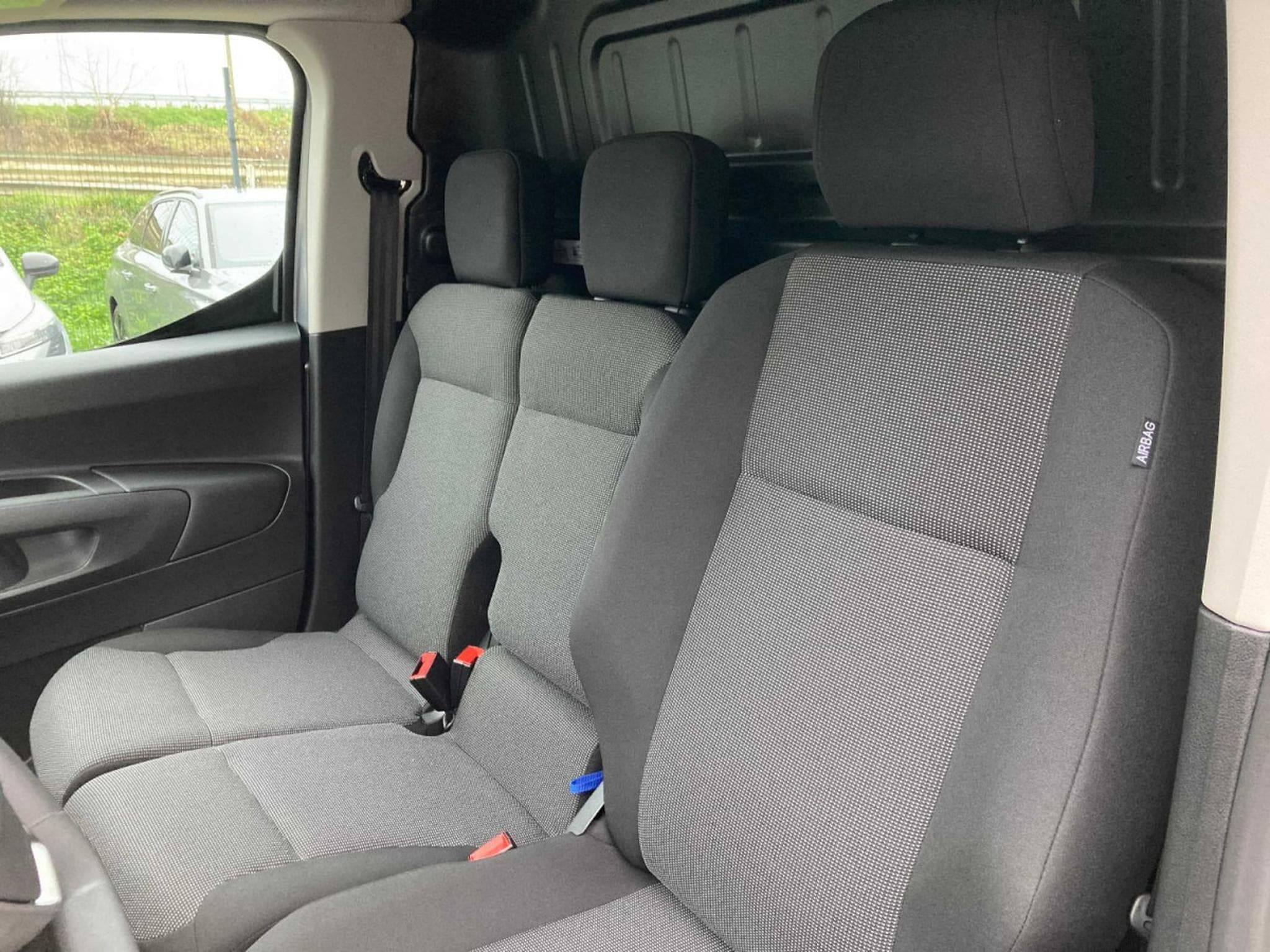Peugeot Partner 1.5 BlueHDI 130 AT8 Confort L1H1 (2026) - Photo 7