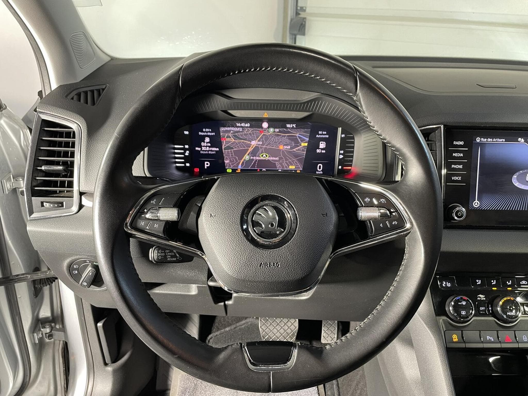 Skoda Karoq 2.0 TDI 115 DSG7 BUSINESS GPS CARPLAY (2023) - Photo 11