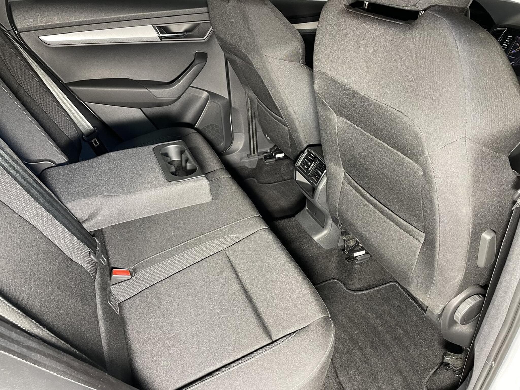 Skoda Karoq 2.0 TDI 115 DSG7 BUSINESS GPS CARPLAY (2023) - Photo 15