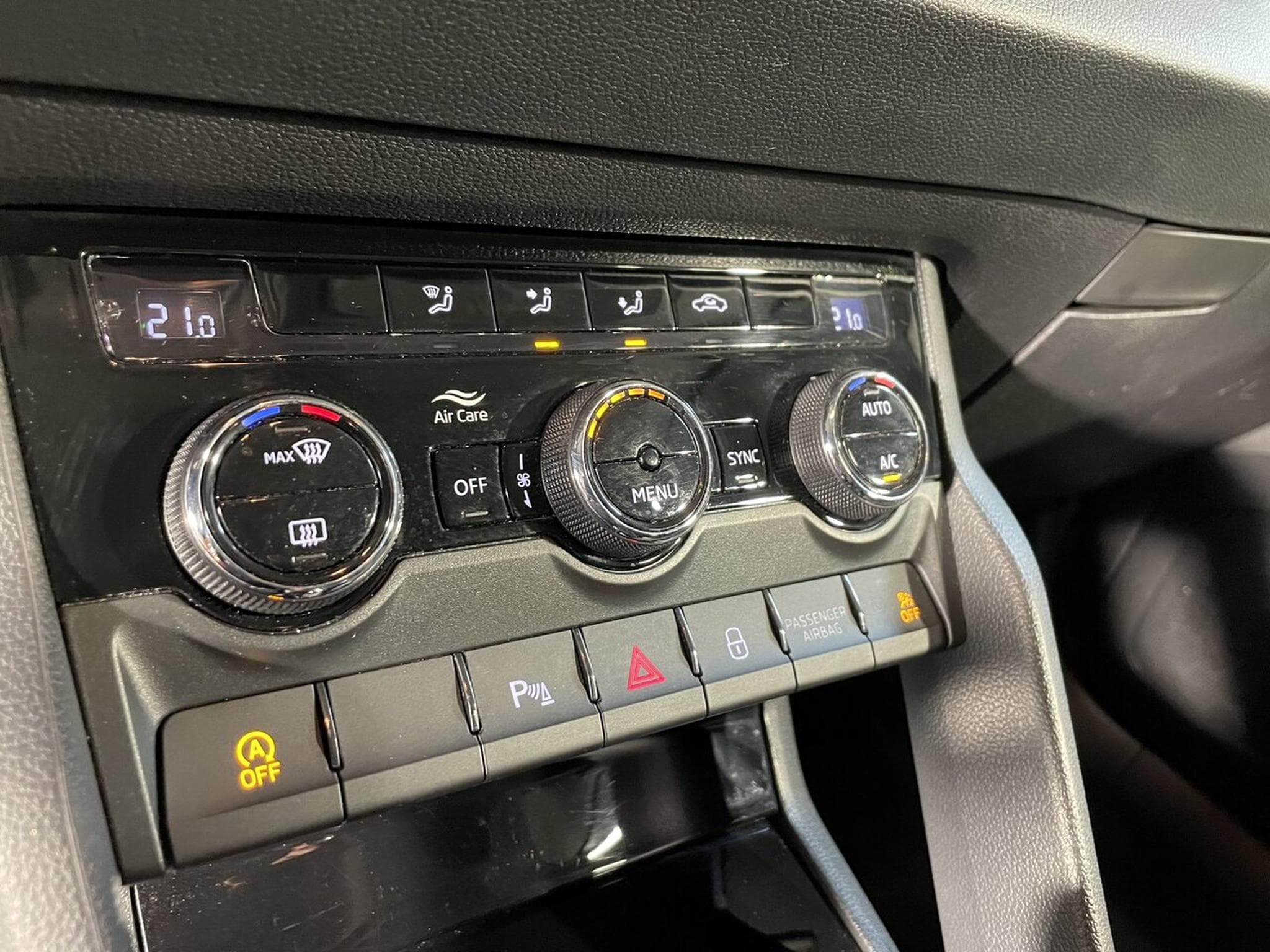 Skoda Karoq 2.0 TDI 115 DSG7 BUSINESS GPS CARPLAY (2023) - Photo 7