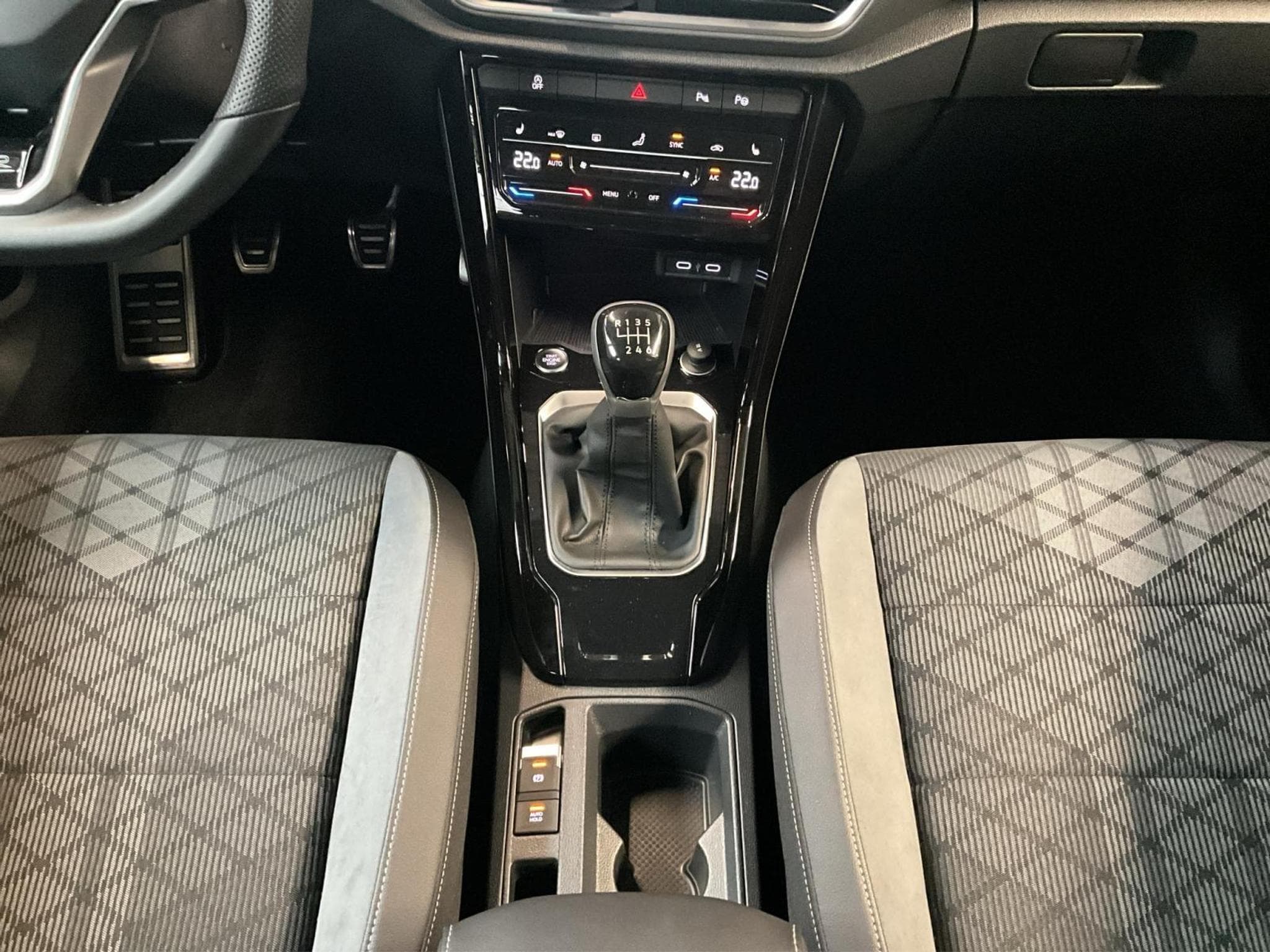 VW T-Roc R-Line+DSG+P.Travel+IQ-Drive+LED+AHK (2022) - Photo 12