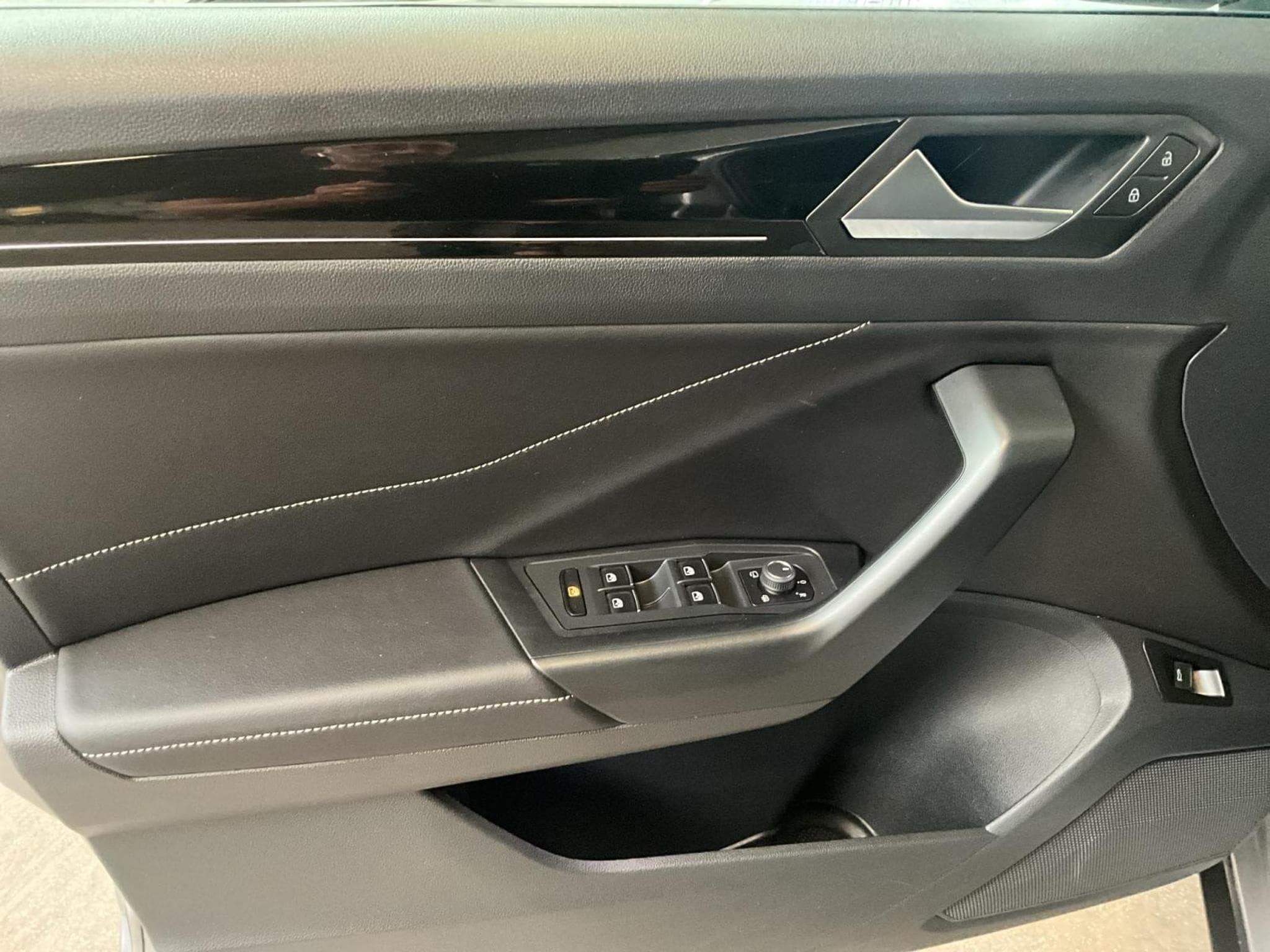 VW T-Roc R-Line+DSG+P.Travel+IQ-Drive+LED+AHK (2022) - Photo 14