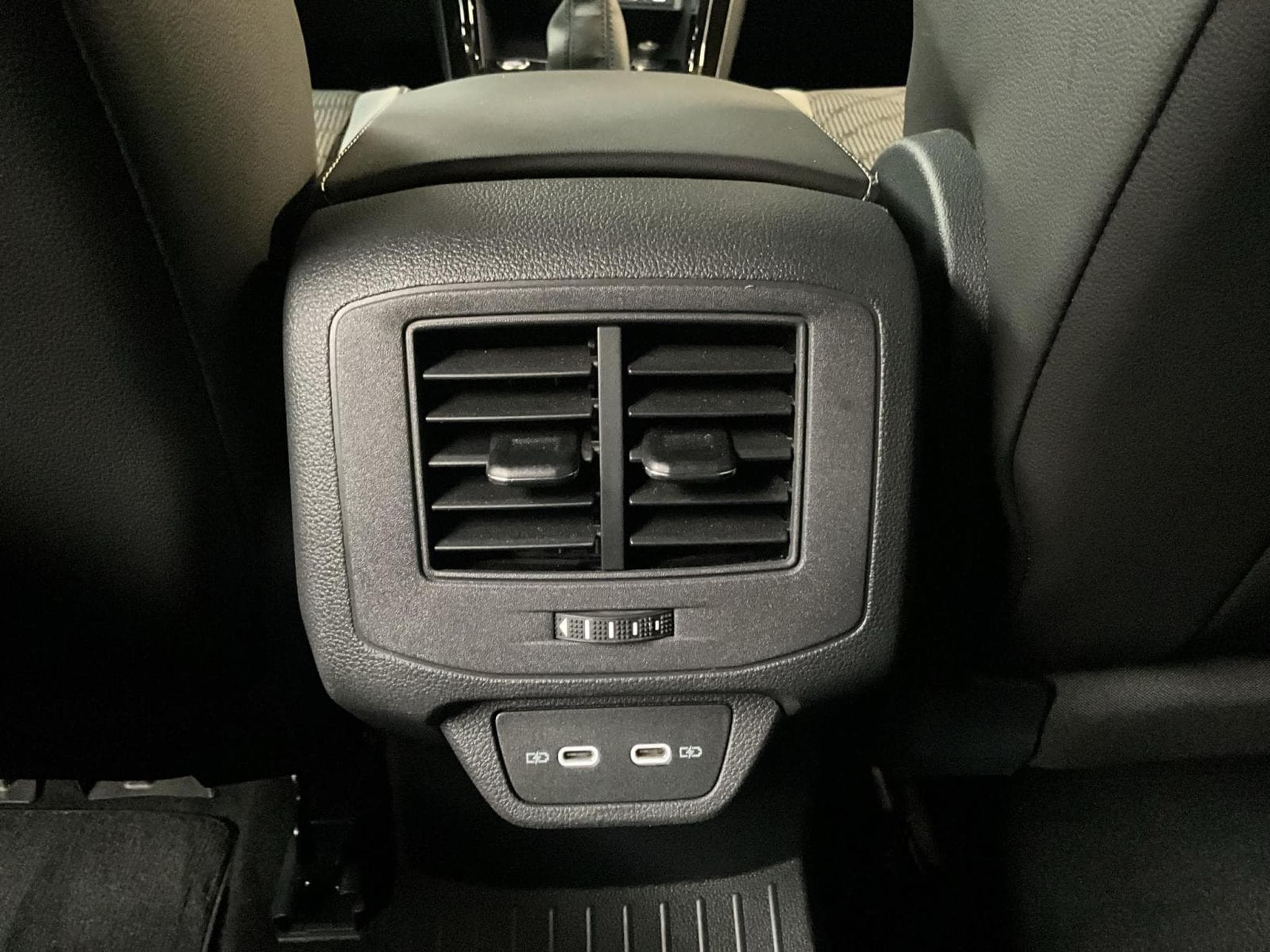 VW T-Roc R-Line+DSG+P.Travel+IQ-Drive+LED+AHK (2022) - Photo 20
