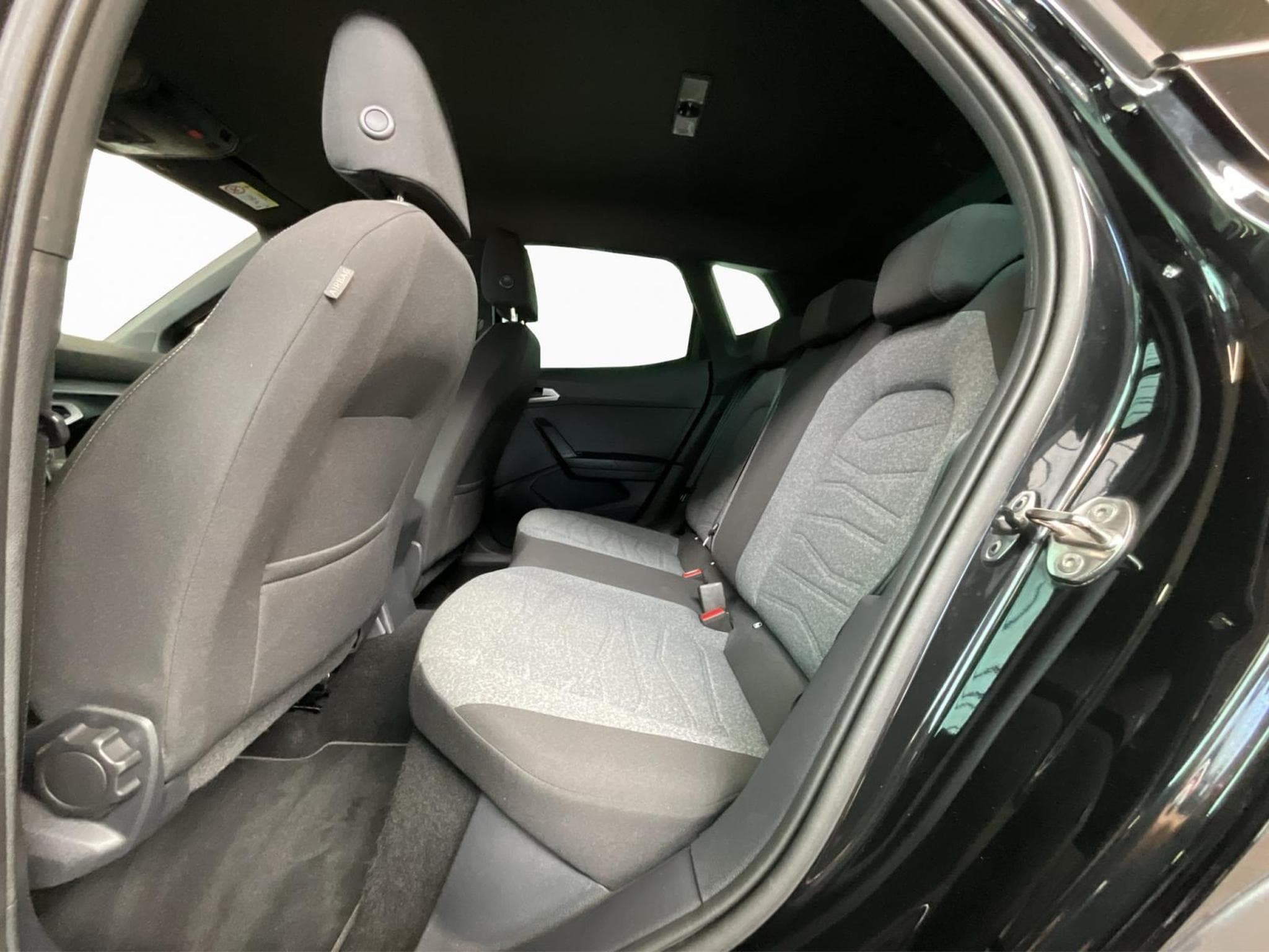 Seat Arona Xperience+DSG+FullLED+P.Safe-Drive.M+Navi+P.Vision+ (2022) - Photo 15